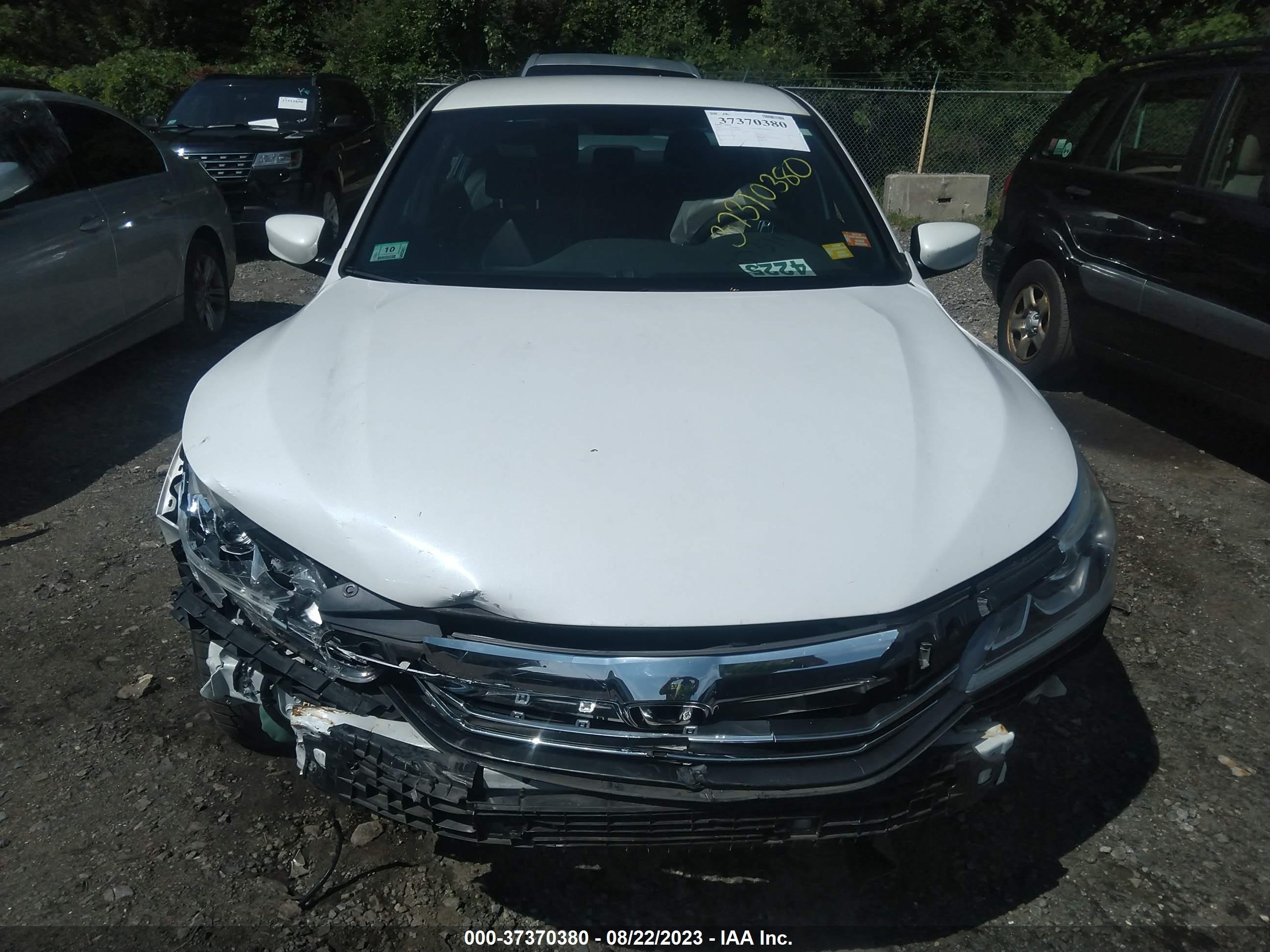 Photo 11 VIN: 1HGCR2F15HA090879 - HONDA ACCORD 