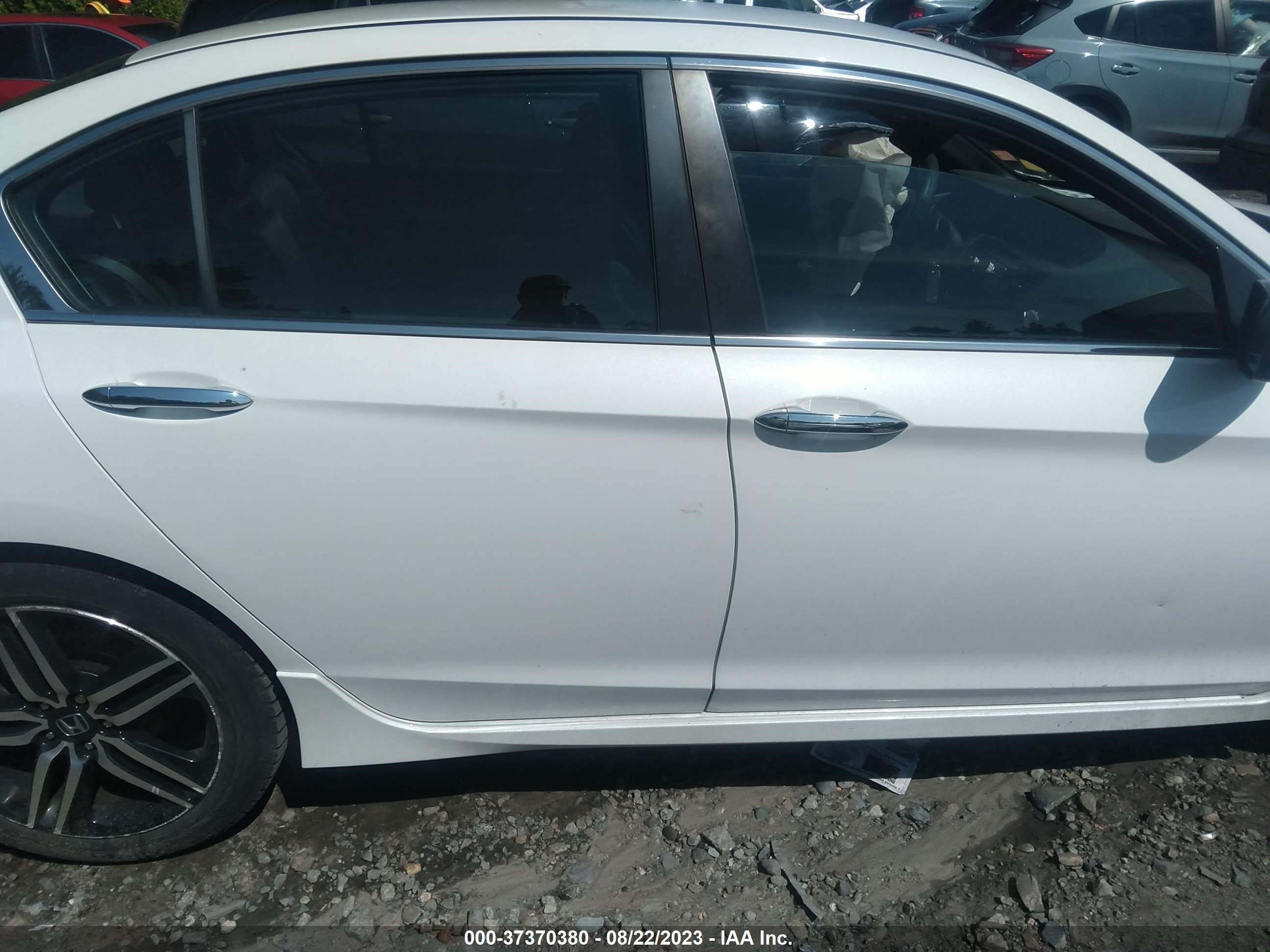 Photo 12 VIN: 1HGCR2F15HA090879 - HONDA ACCORD 