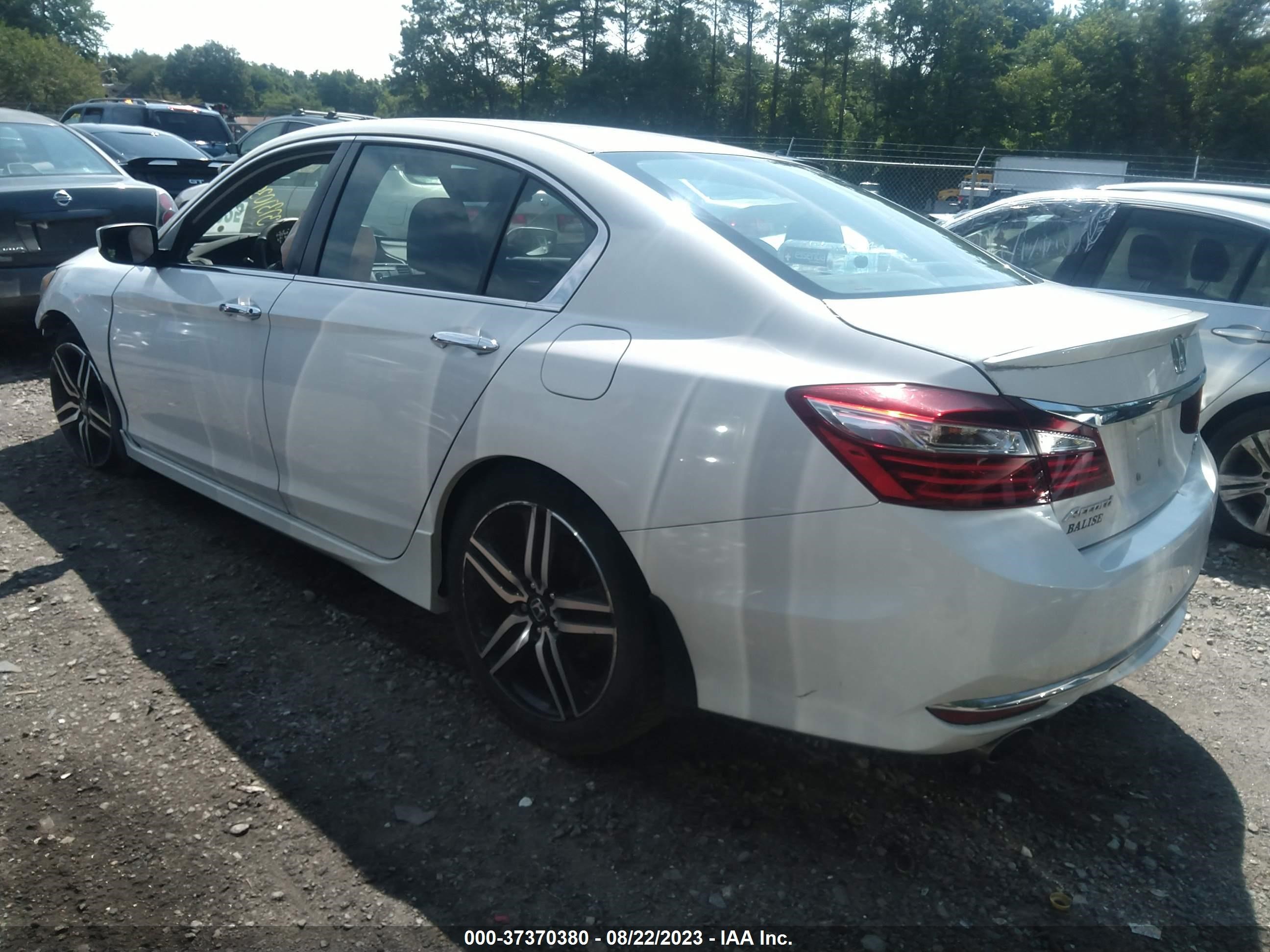 Photo 2 VIN: 1HGCR2F15HA090879 - HONDA ACCORD 