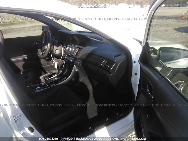 Photo 4 VIN: 1HGCR2F17HA011910 - HONDA ACCORD SEDAN 