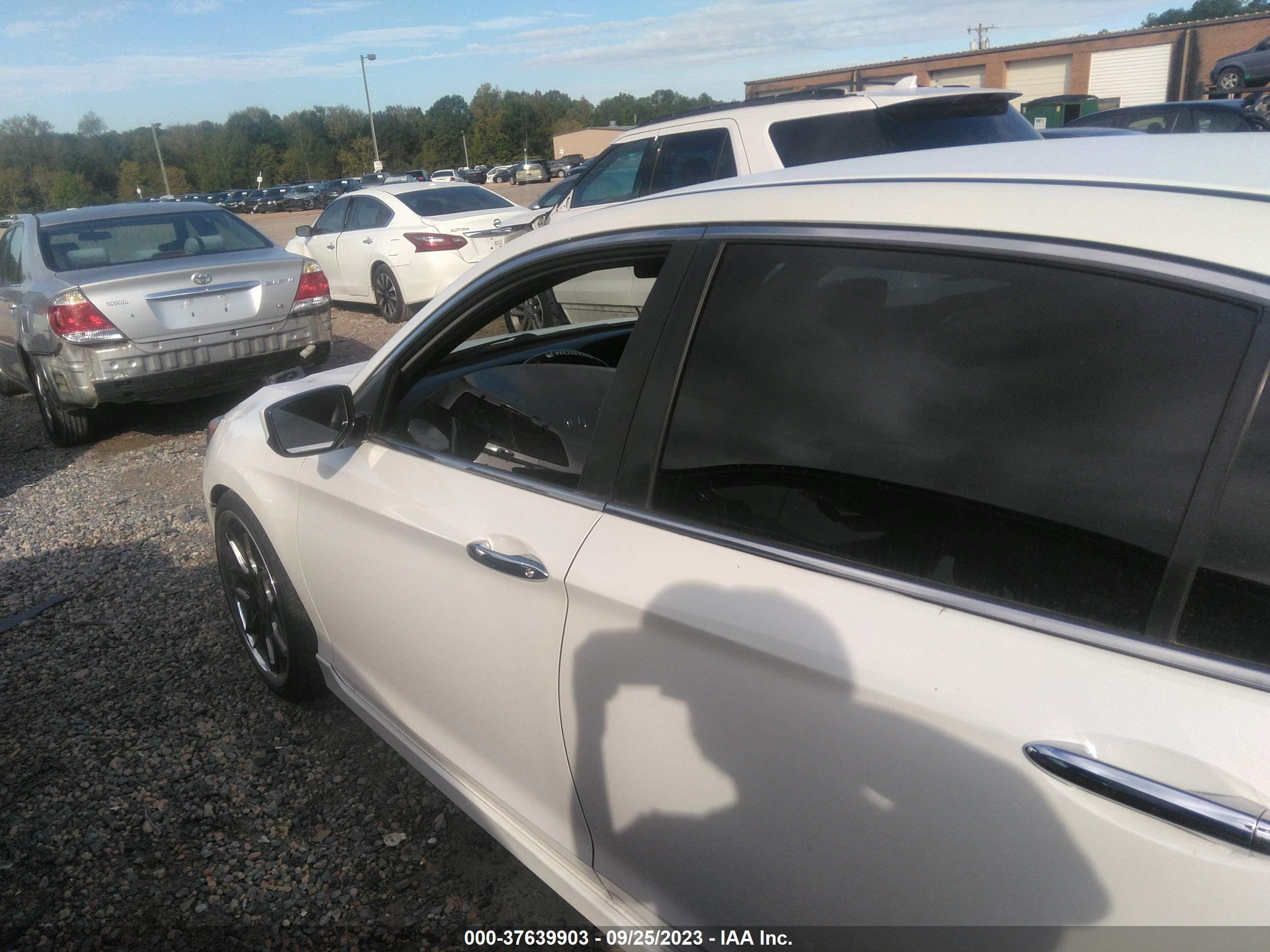 Photo 13 VIN: 1HGCR2F17HA163914 - HONDA ACCORD 