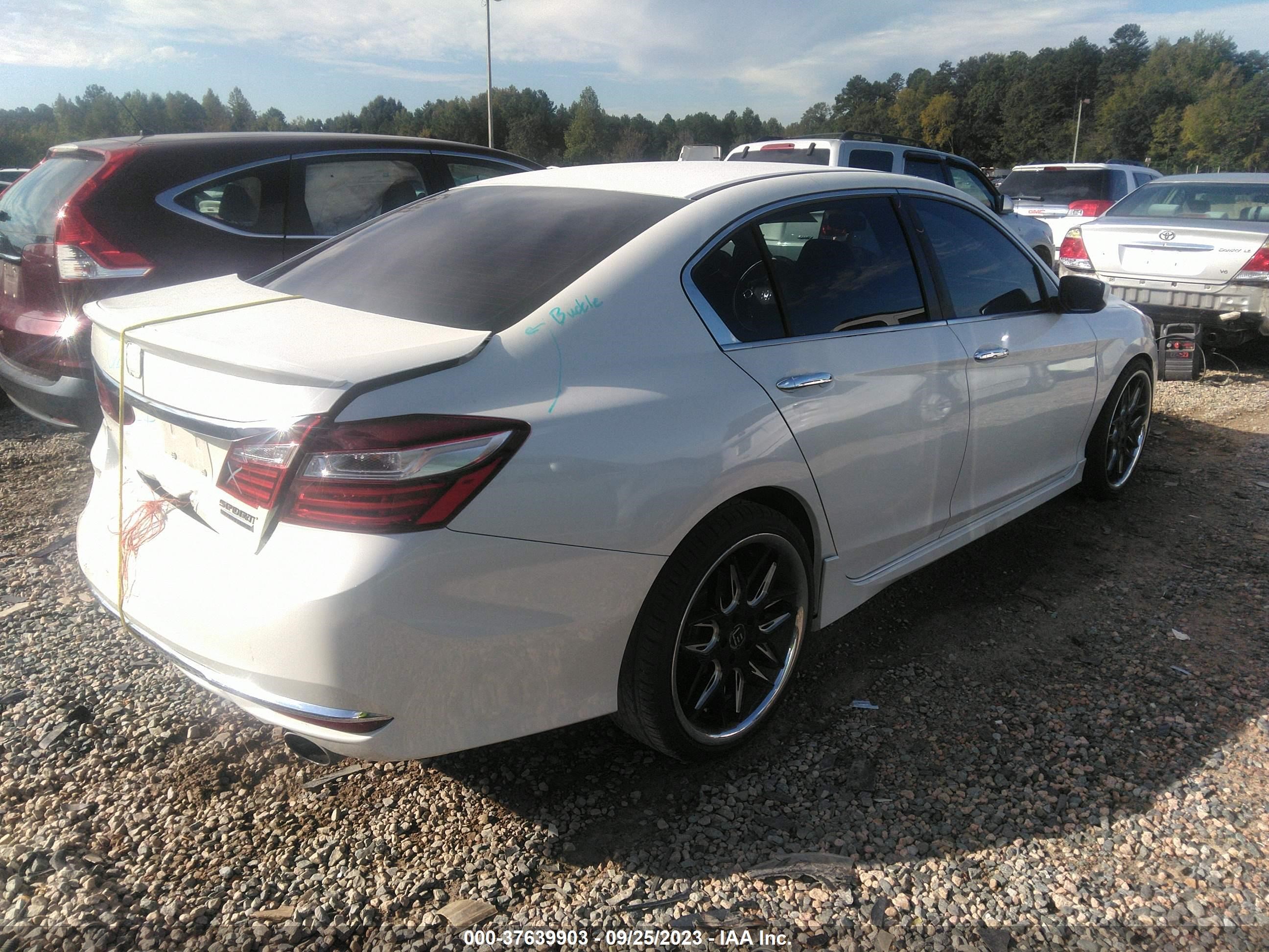 Photo 3 VIN: 1HGCR2F17HA163914 - HONDA ACCORD 