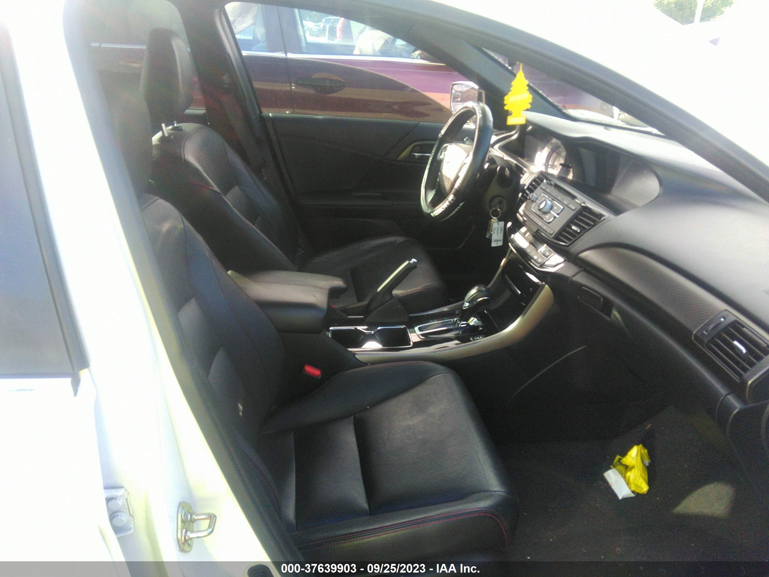 Photo 4 VIN: 1HGCR2F17HA163914 - HONDA ACCORD 