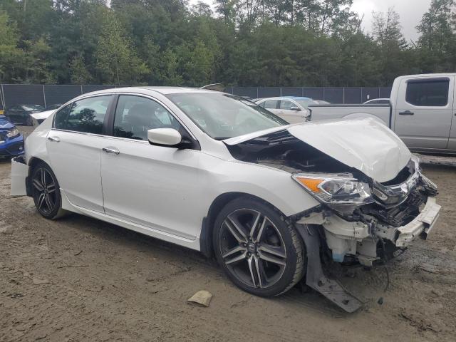 Photo 3 VIN: 1HGCR2F18HA057956 - HONDA ACCORD SPO 