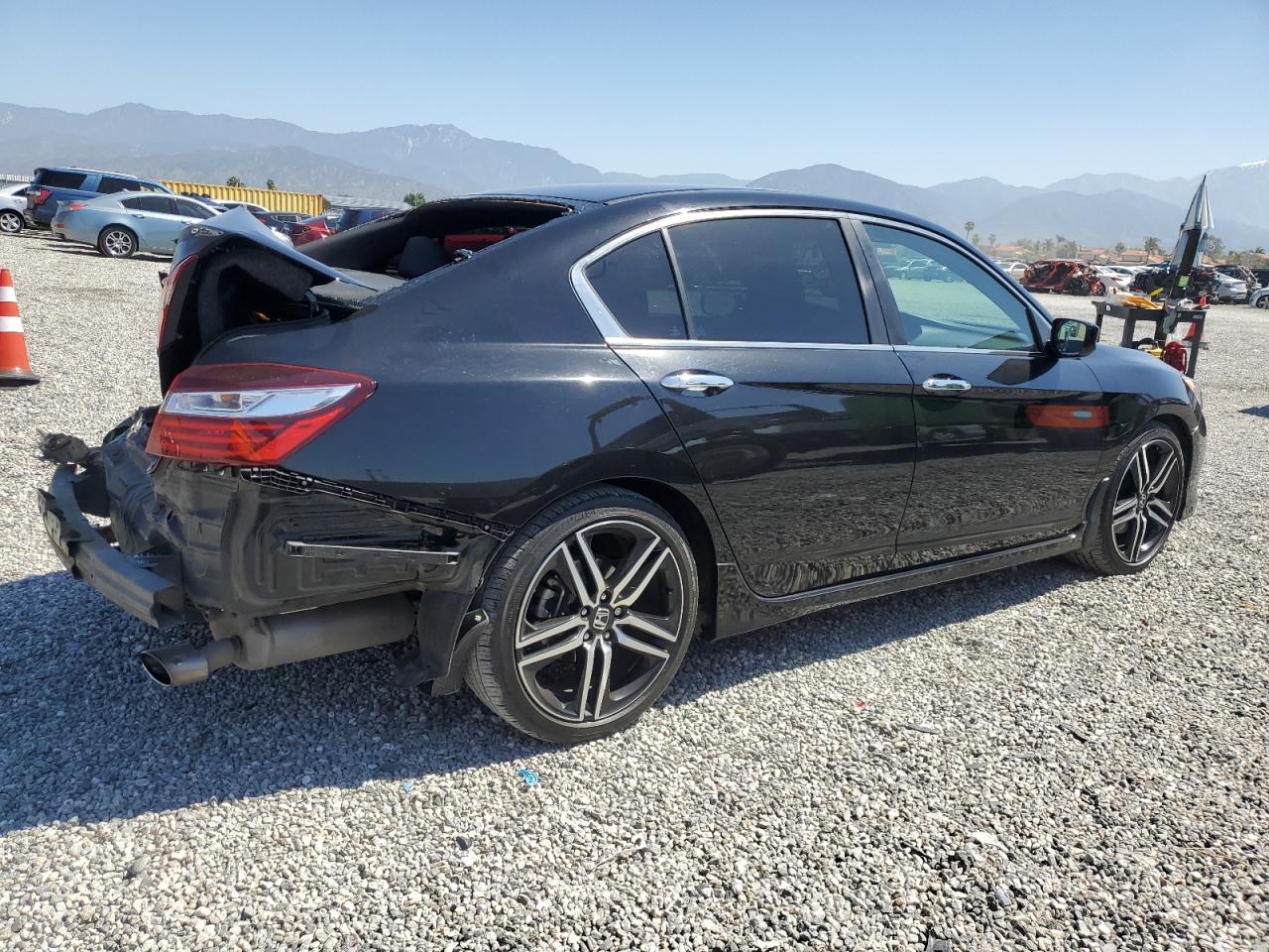 Photo 2 VIN: 1HGCR2F19HA150498 - HONDA ACCORD 