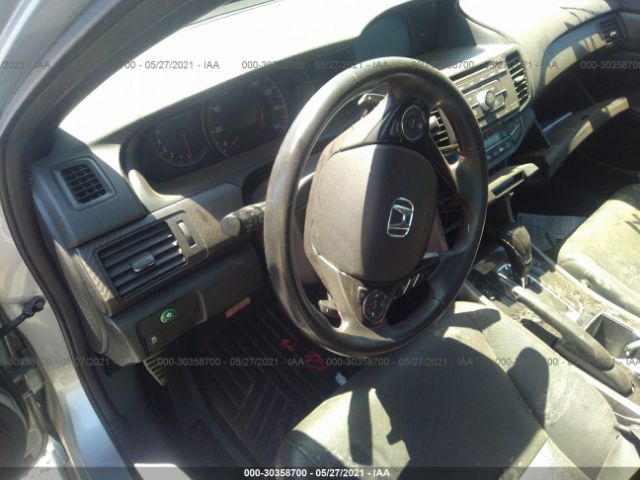 Photo 4 VIN: 1HGCR2F1XHA042116 - HONDA ACCORD SEDAN 