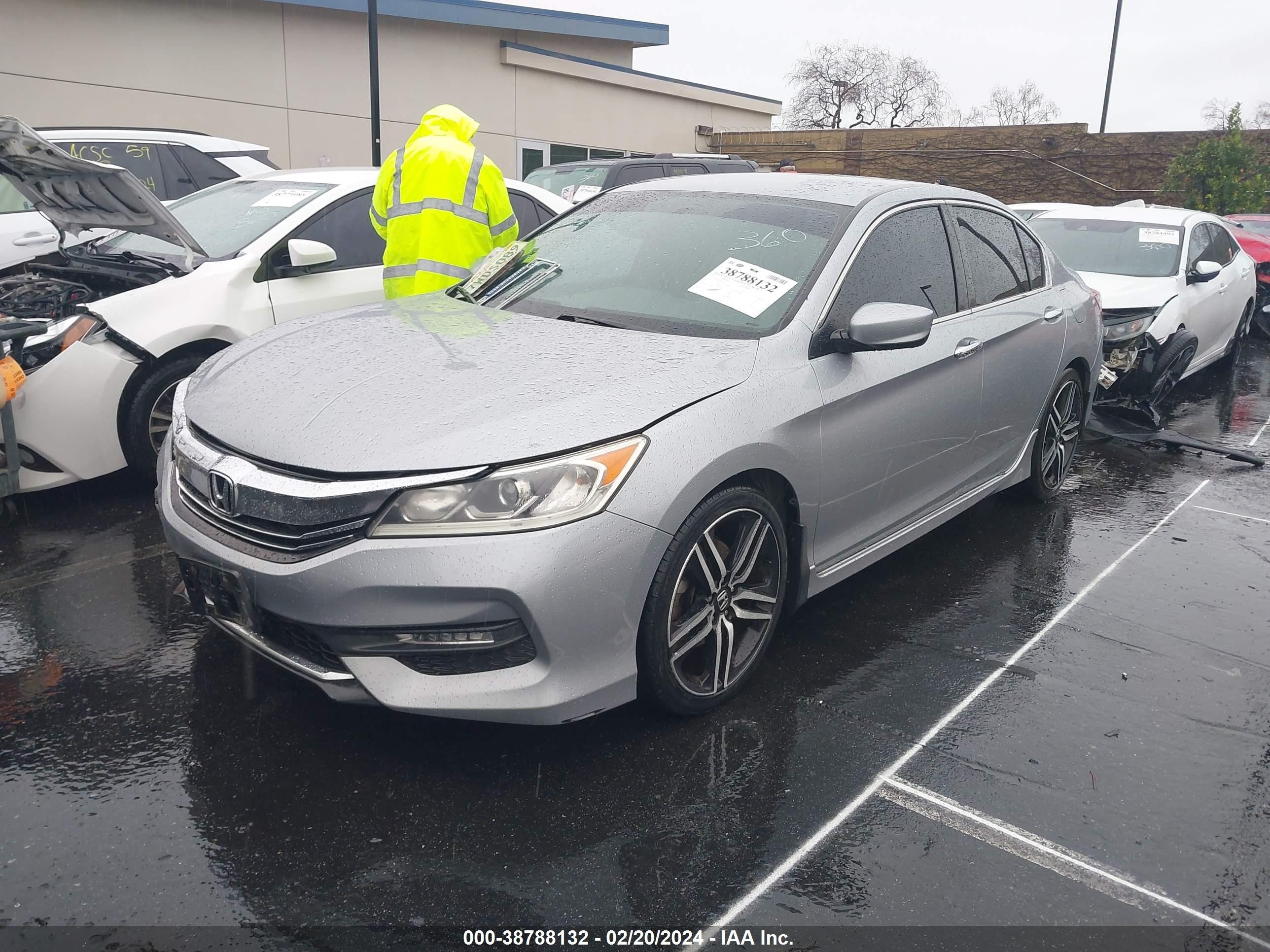 Photo 1 VIN: 1HGCR2F1XHA121513 - HONDA ACCORD 