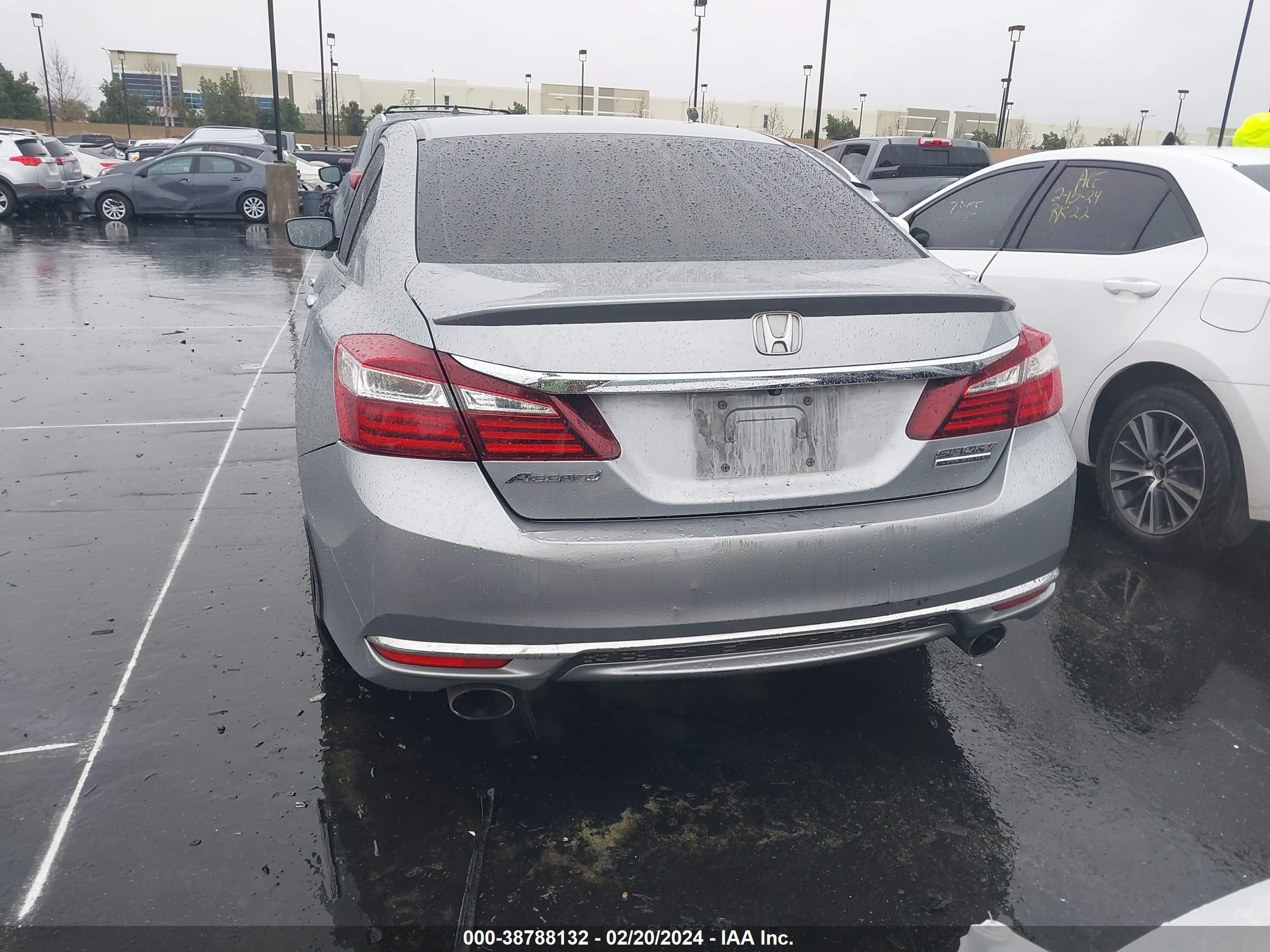 Photo 11 VIN: 1HGCR2F1XHA121513 - HONDA ACCORD 