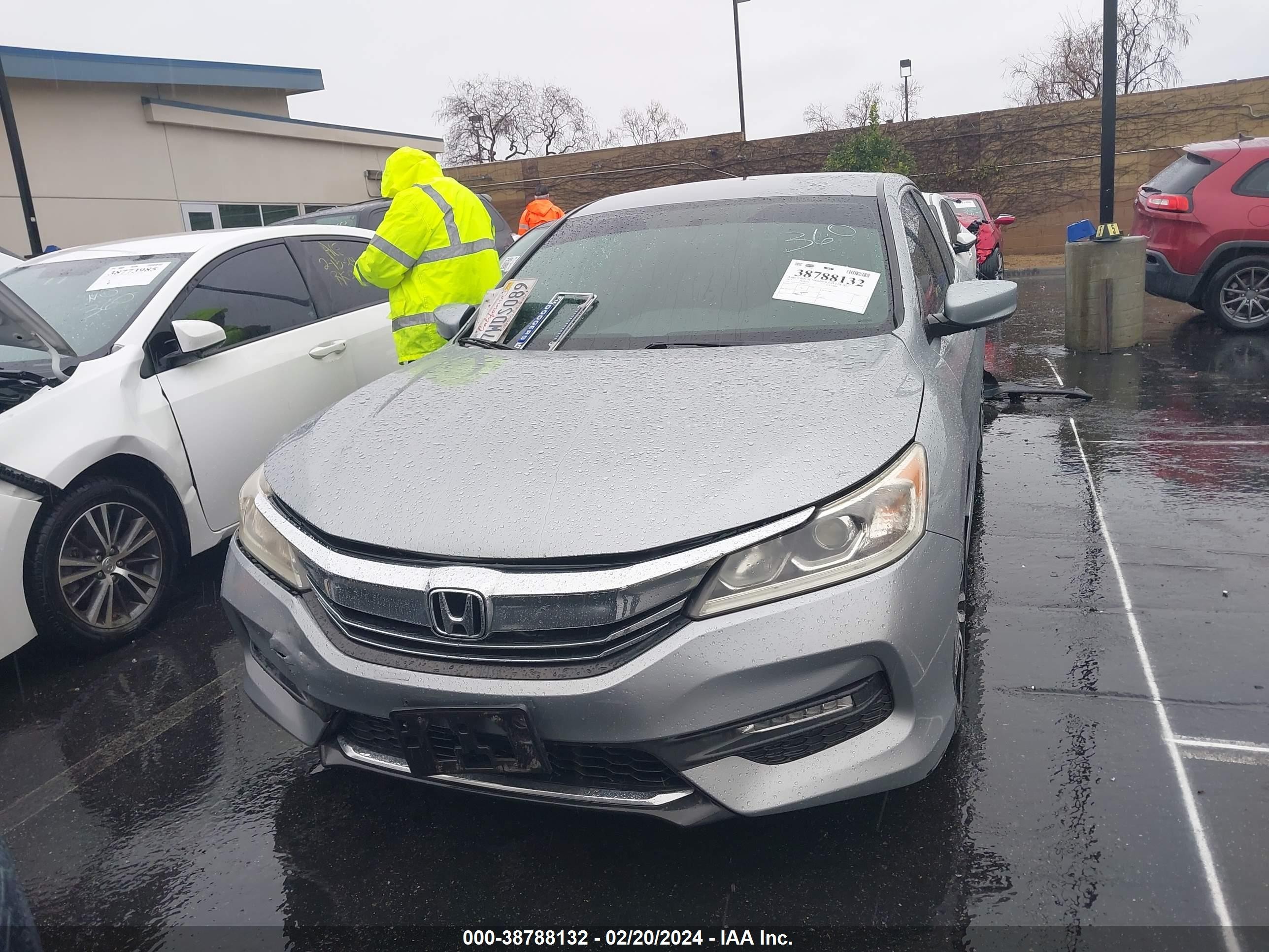 Photo 12 VIN: 1HGCR2F1XHA121513 - HONDA ACCORD 