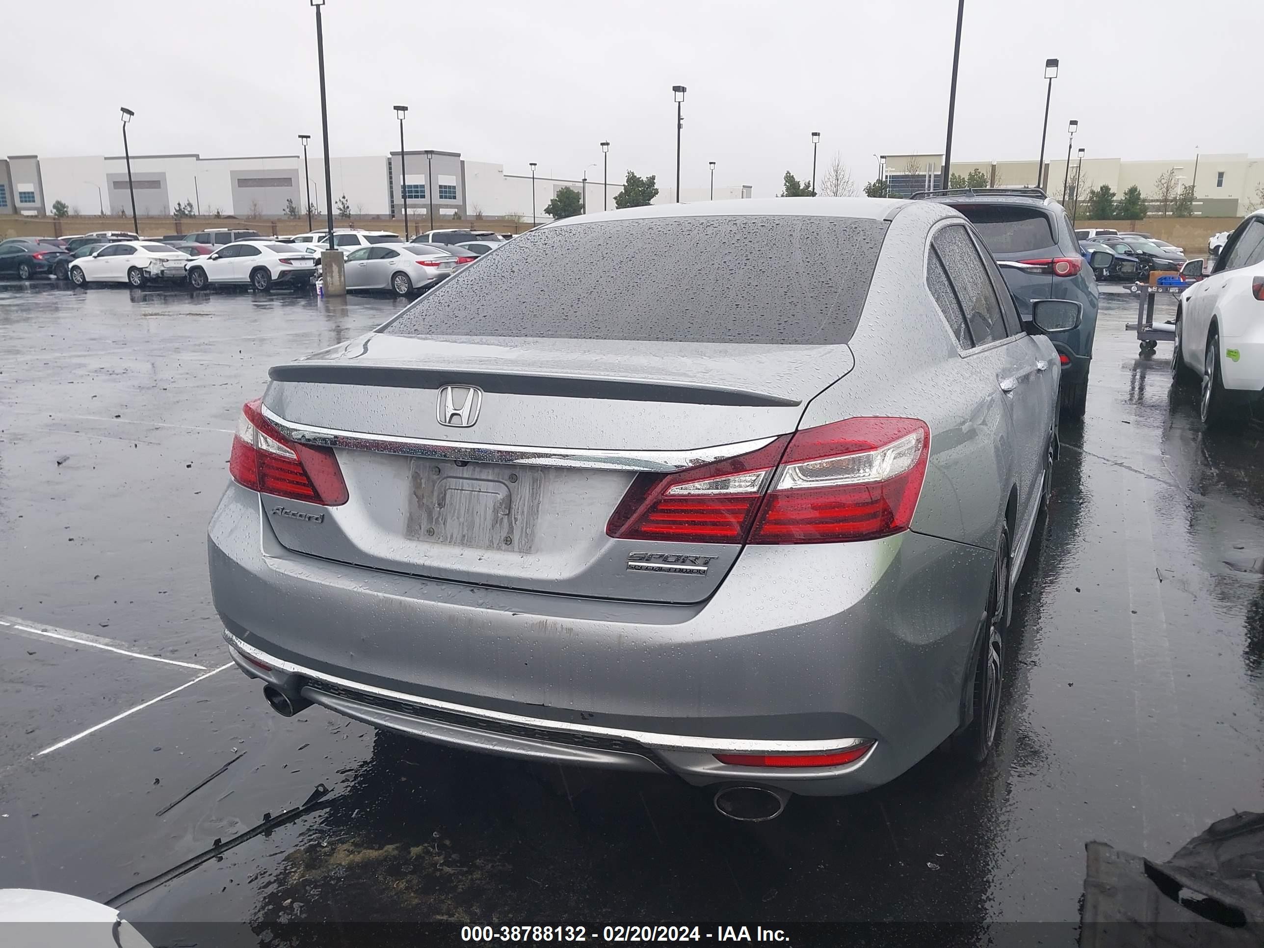 Photo 16 VIN: 1HGCR2F1XHA121513 - HONDA ACCORD 