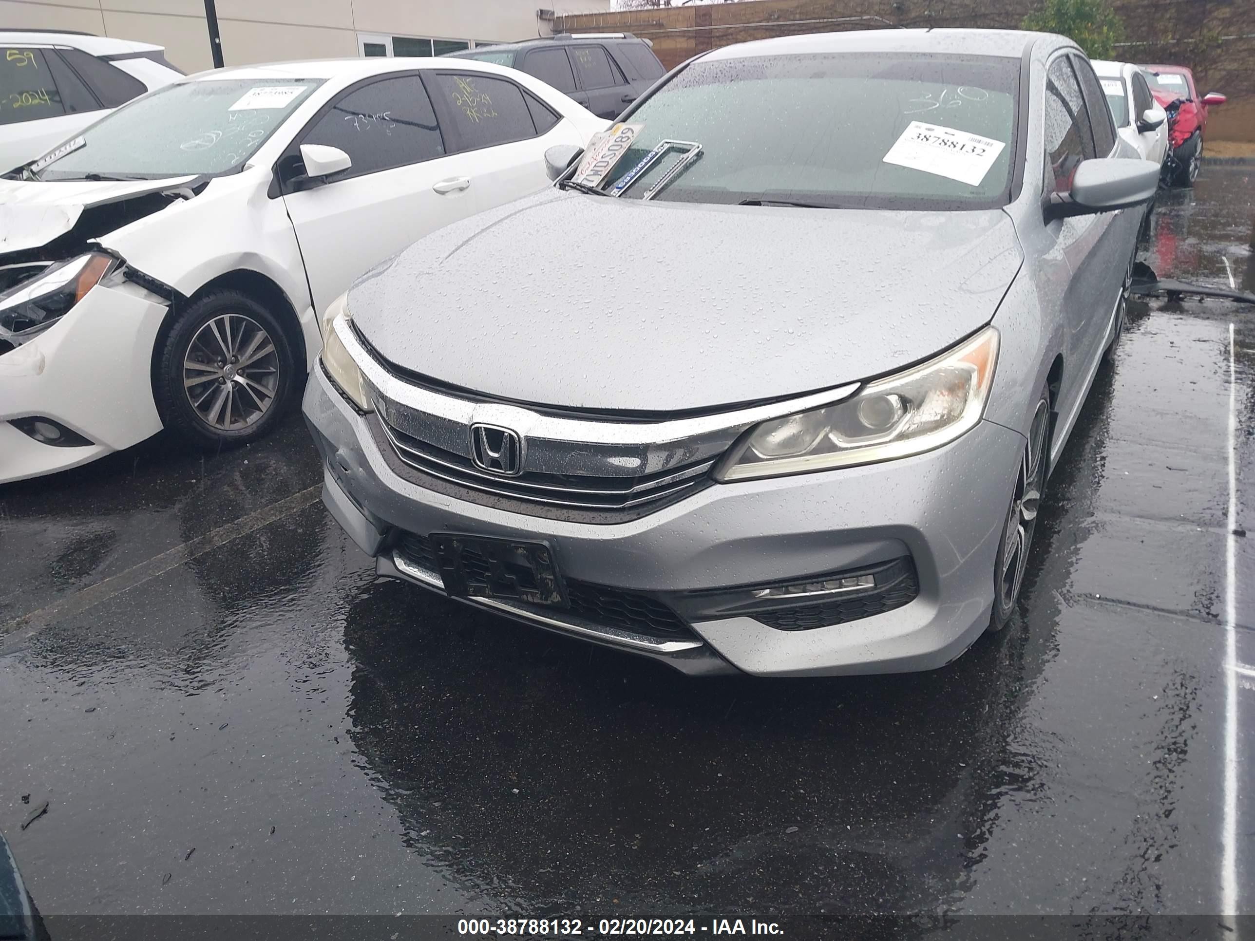 Photo 5 VIN: 1HGCR2F1XHA121513 - HONDA ACCORD 