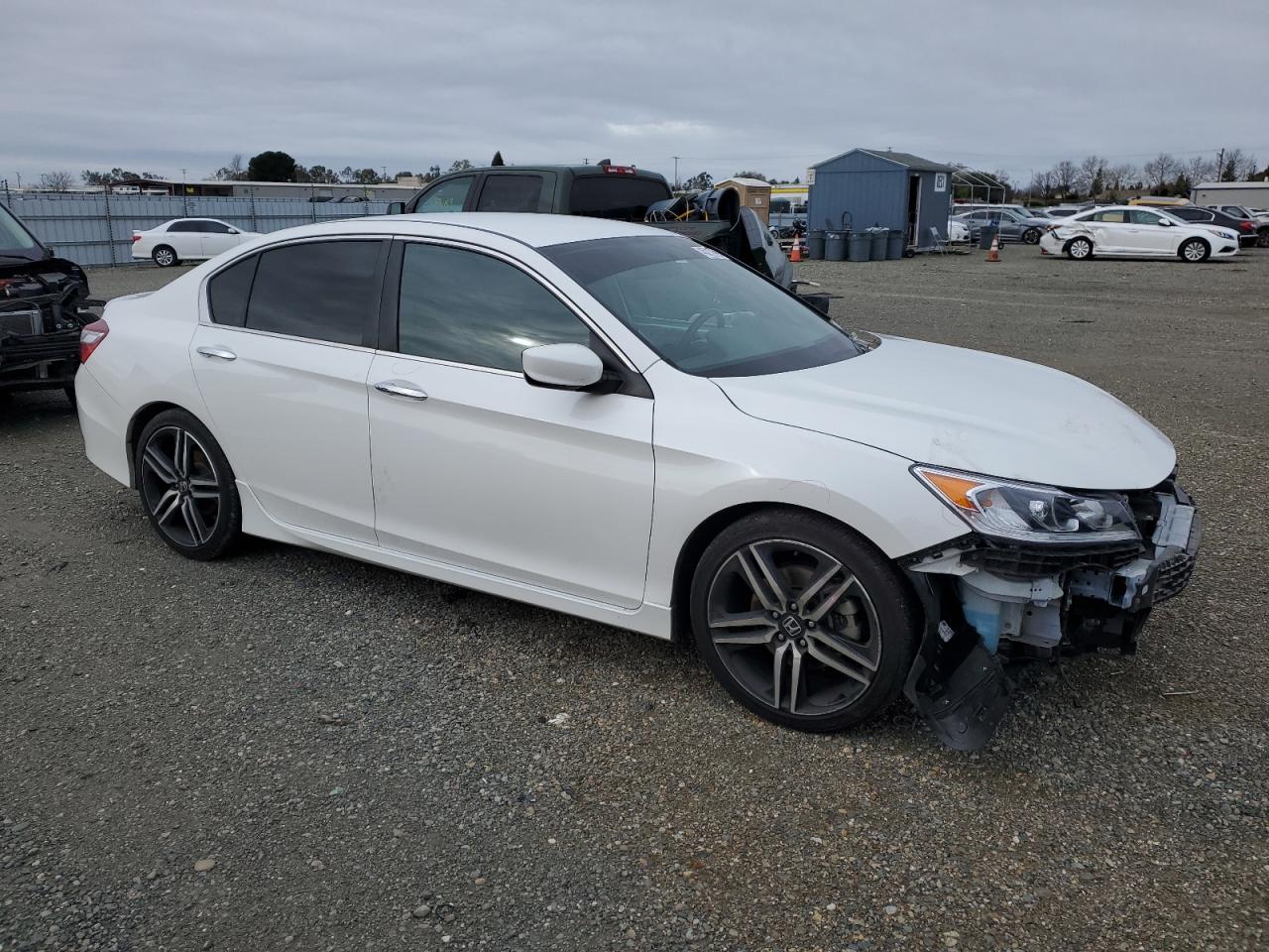 Photo 3 VIN: 1HGCR2F1XHA159517 - HONDA ACCORD 