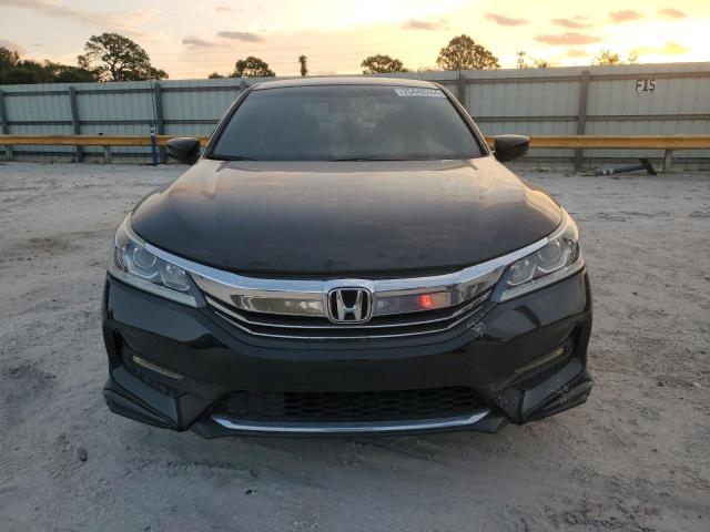 Photo 4 VIN: 1HGCR2F1XHA166709 - HONDA ACCORD SPO 