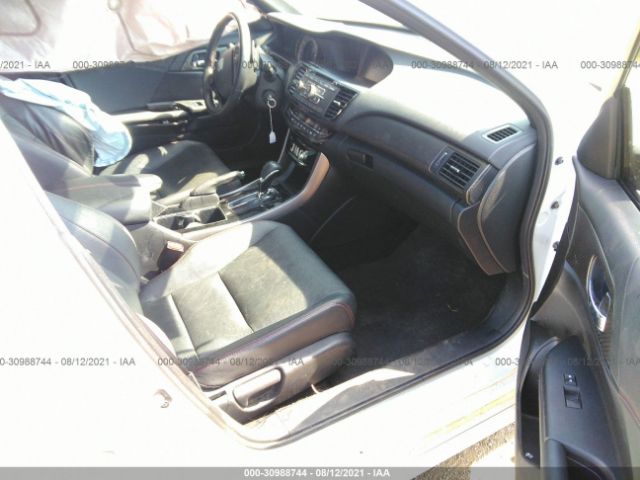 Photo 4 VIN: 1HGCR2F1XHA221854 - HONDA ACCORD SEDAN 