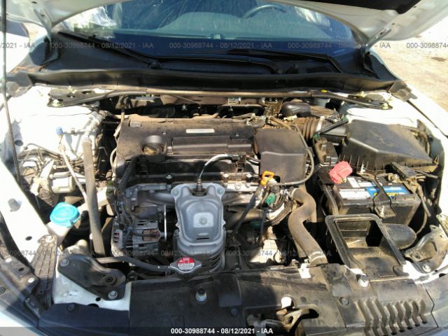 Photo 9 VIN: 1HGCR2F1XHA221854 - HONDA ACCORD SEDAN 