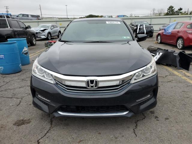 Photo 4 VIN: 1HGCR2F1XHA239268 - HONDA ACCORD SPO 