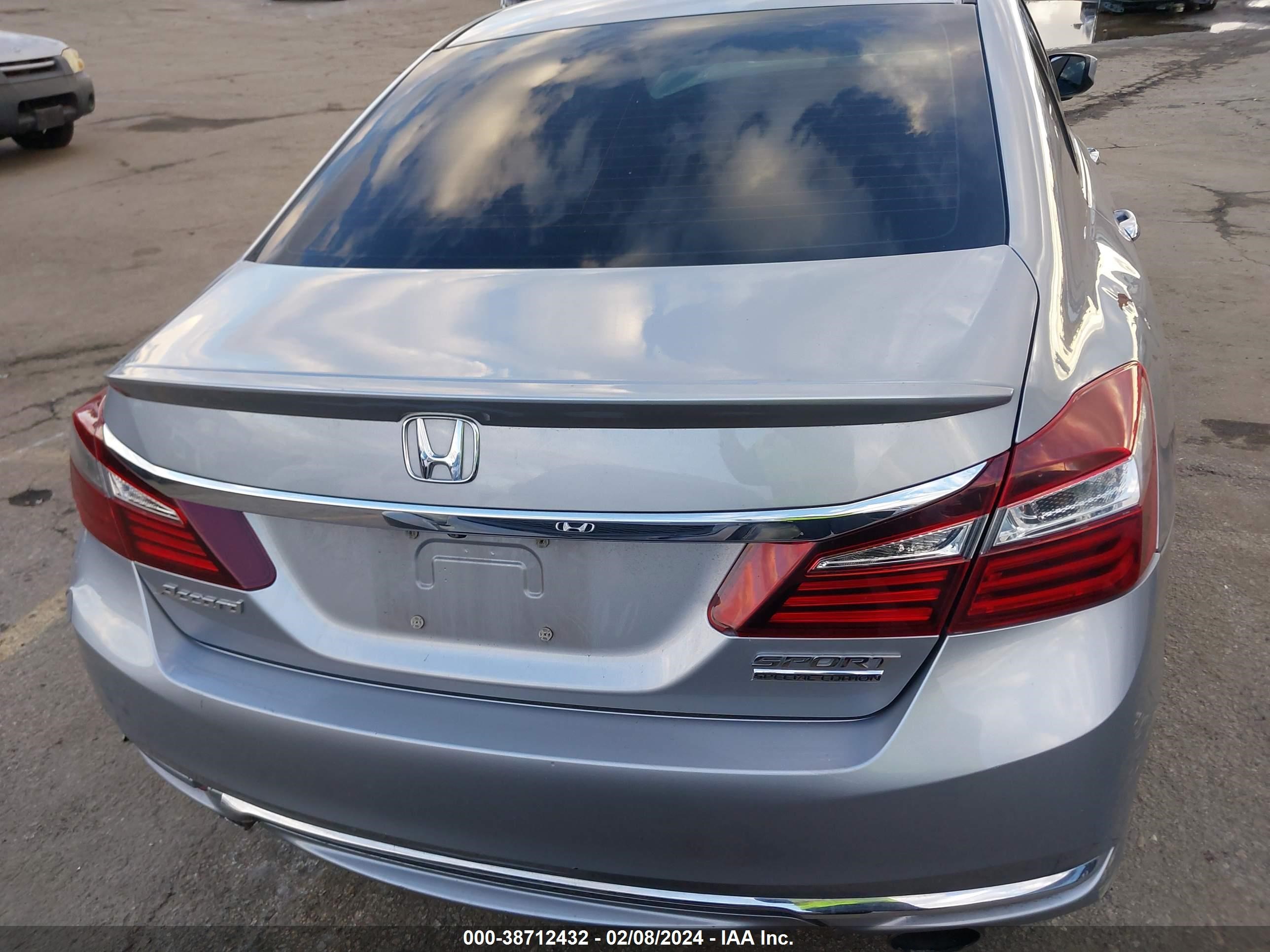 Photo 15 VIN: 1HGCR2F1XHA277485 - HONDA ACCORD 