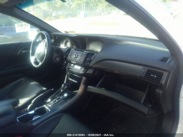 Photo 4 VIN: 1HGCR2F1XHA286879 - HONDA ACCORD SEDAN 