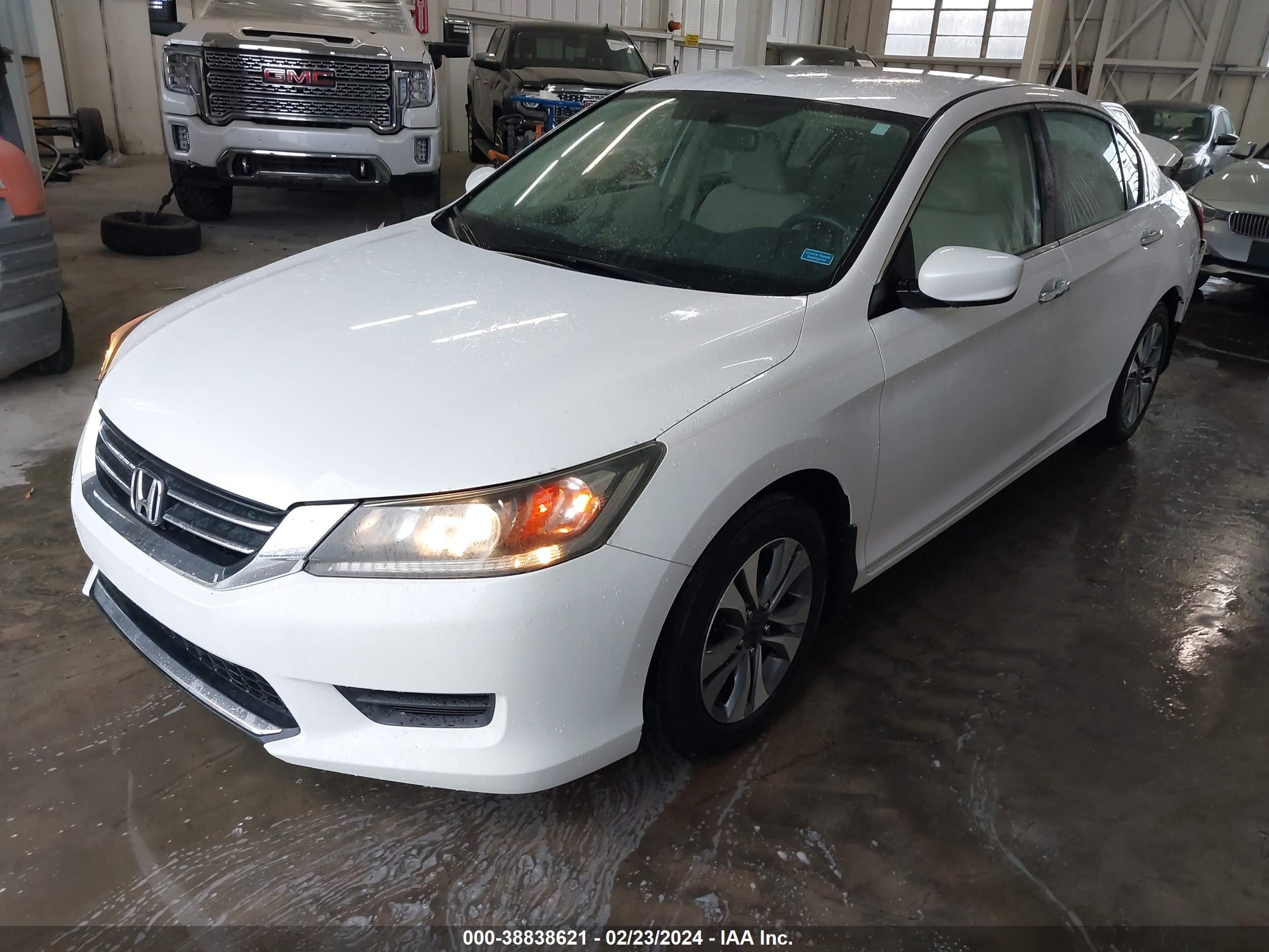 Photo 1 VIN: 1HGCR2F30DA154015 - HONDA ACCORD 