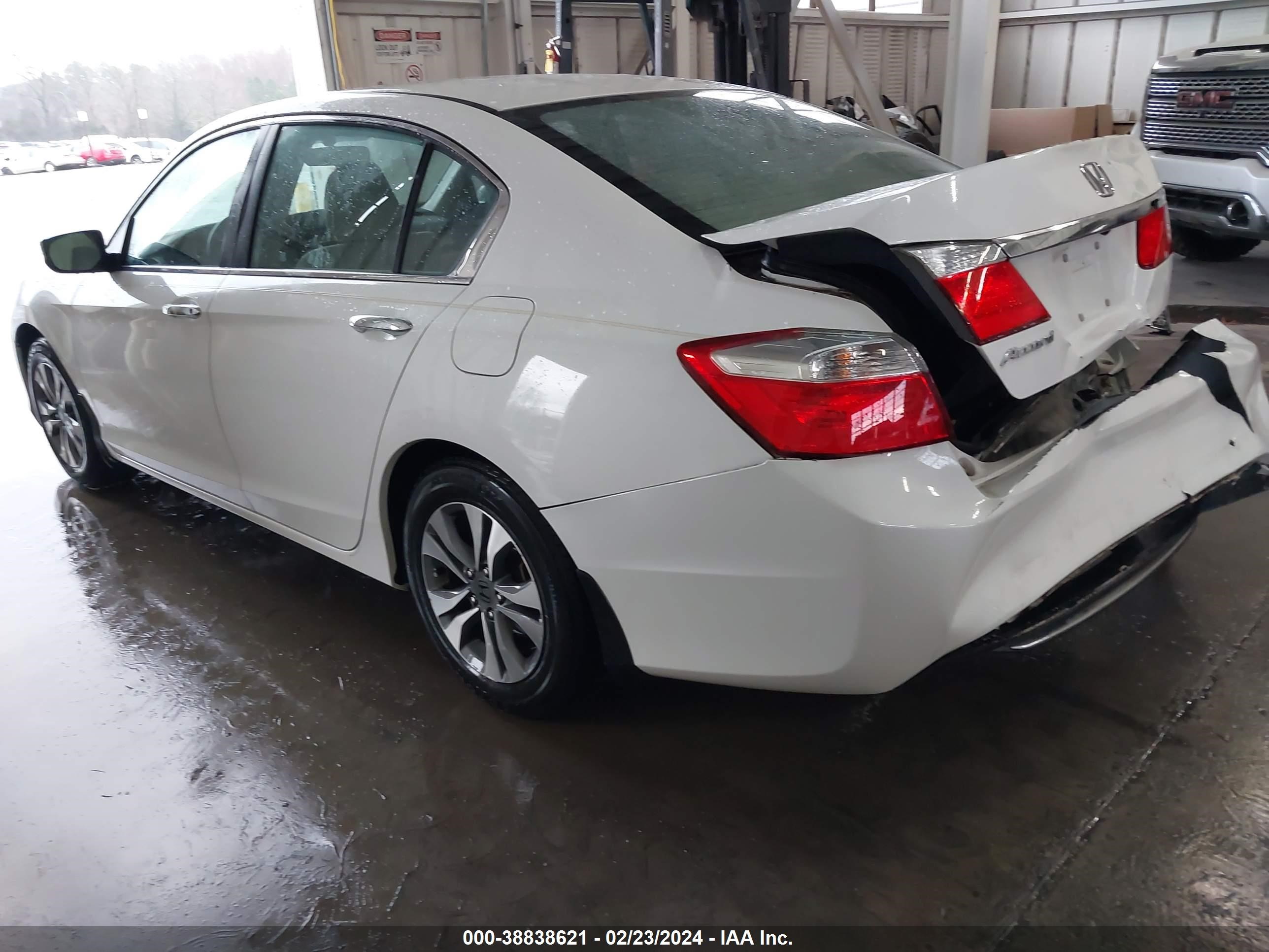 Photo 2 VIN: 1HGCR2F30DA154015 - HONDA ACCORD 