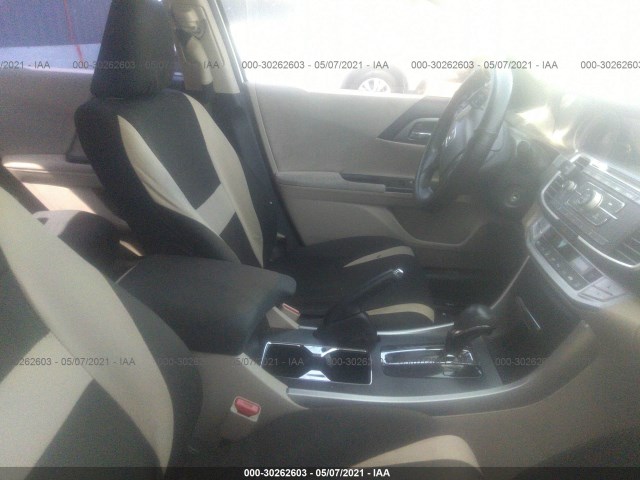 Photo 4 VIN: 1HGCR2F30DA207828 - HONDA ACCORD SDN 