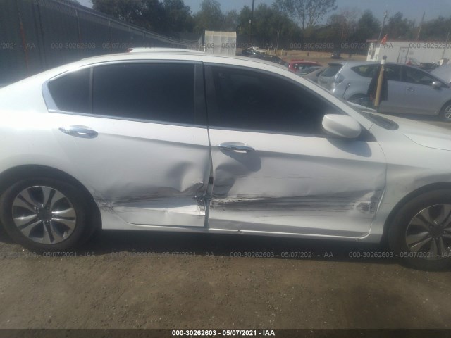 Photo 5 VIN: 1HGCR2F30DA207828 - HONDA ACCORD SDN 