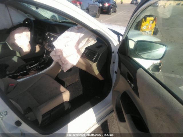 Photo 4 VIN: 1HGCR2F30DA256236 - HONDA ACCORD SDN 