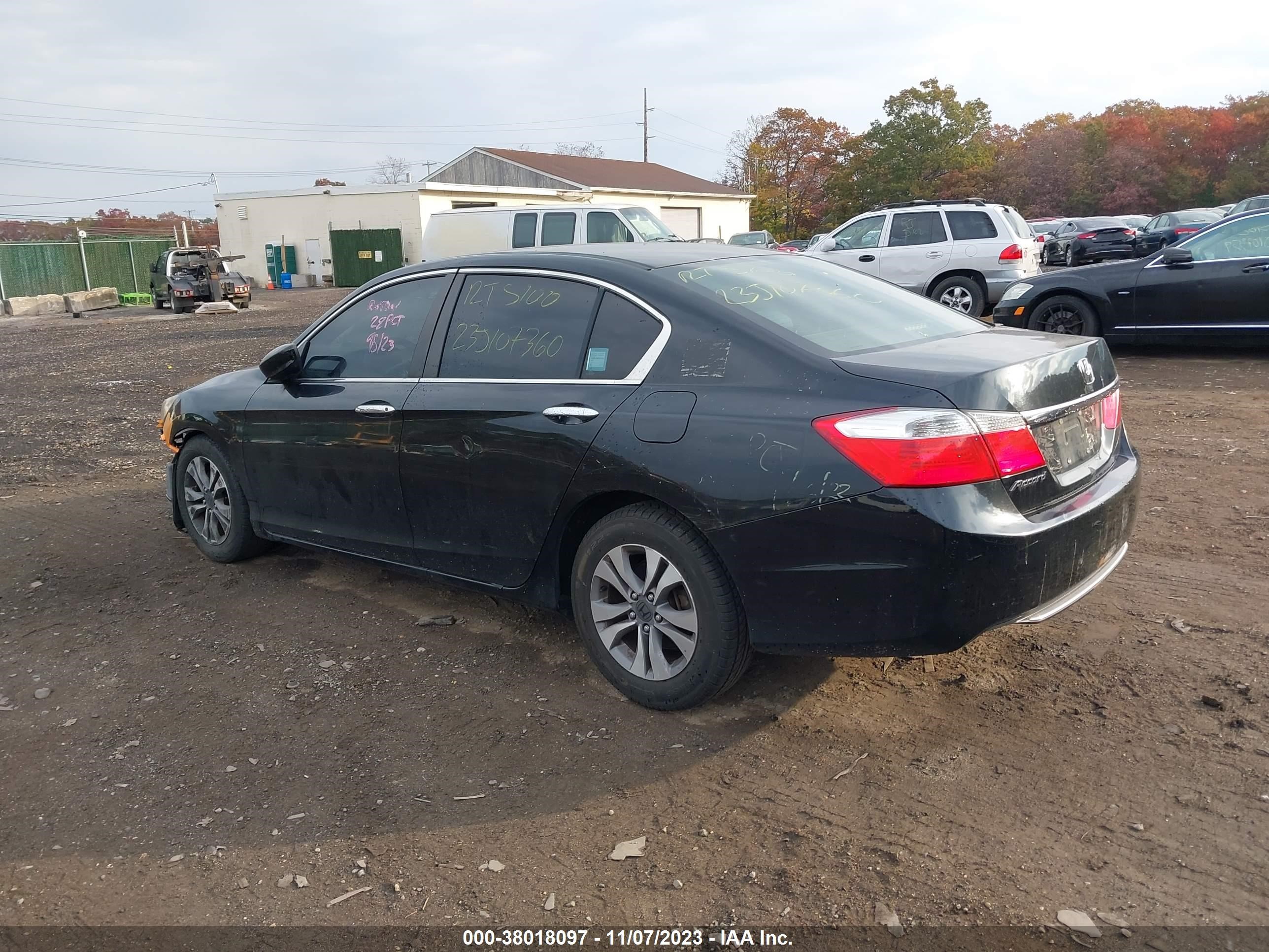 Photo 2 VIN: 1HGCR2F30EA101087 - HONDA ACCORD 