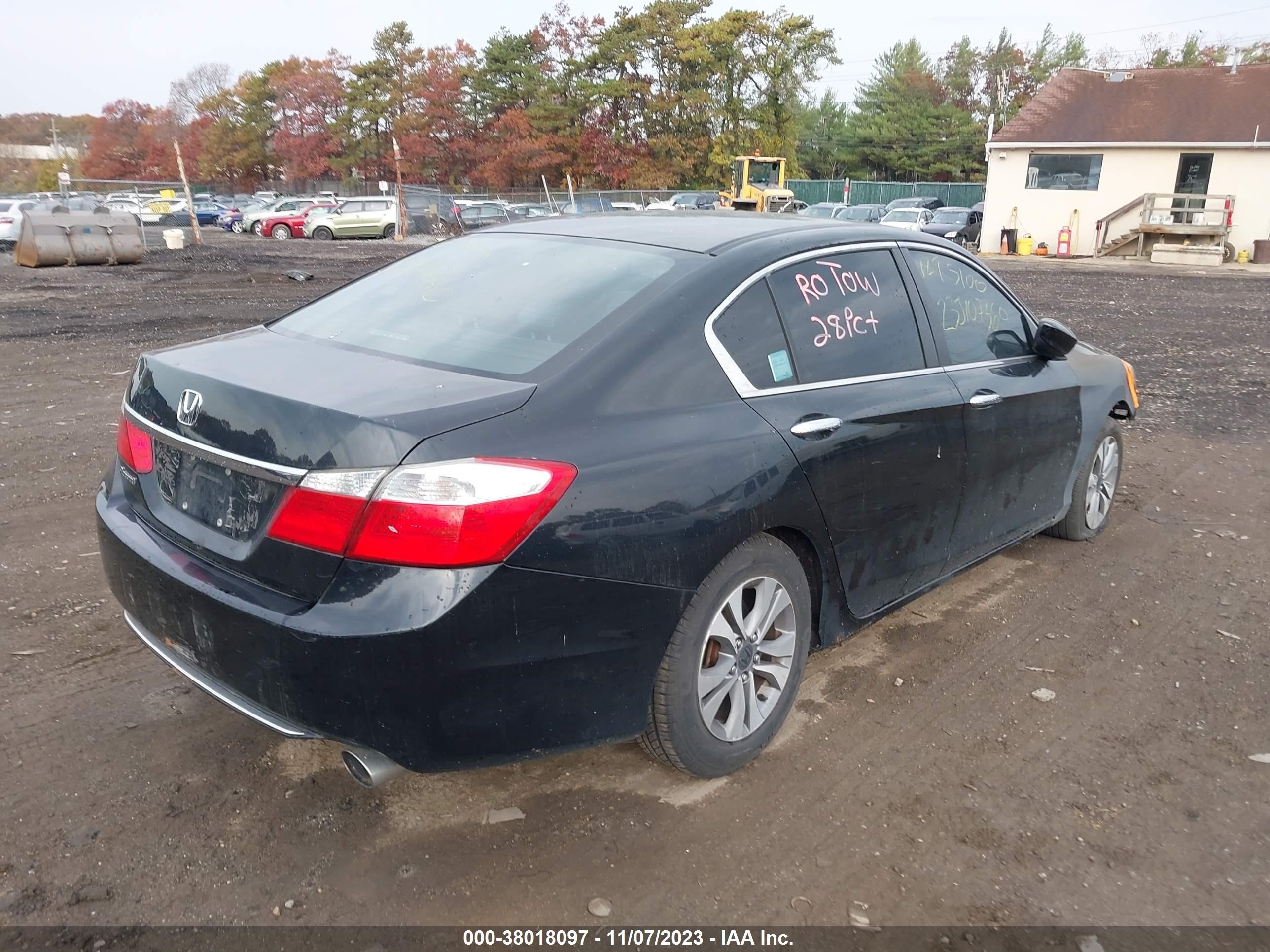 Photo 3 VIN: 1HGCR2F30EA101087 - HONDA ACCORD 