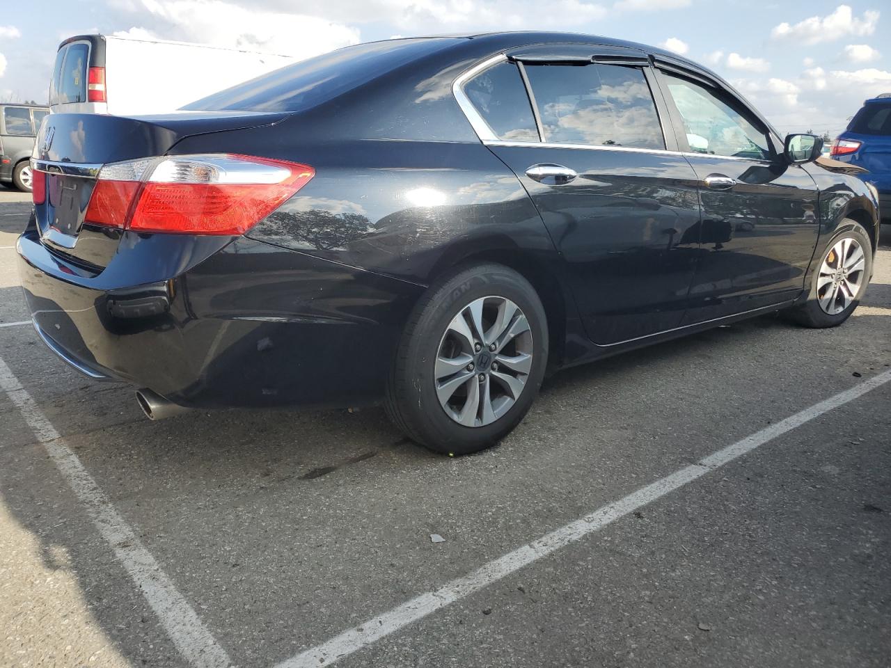 Photo 2 VIN: 1HGCR2F30EA164562 - HONDA ACCORD 