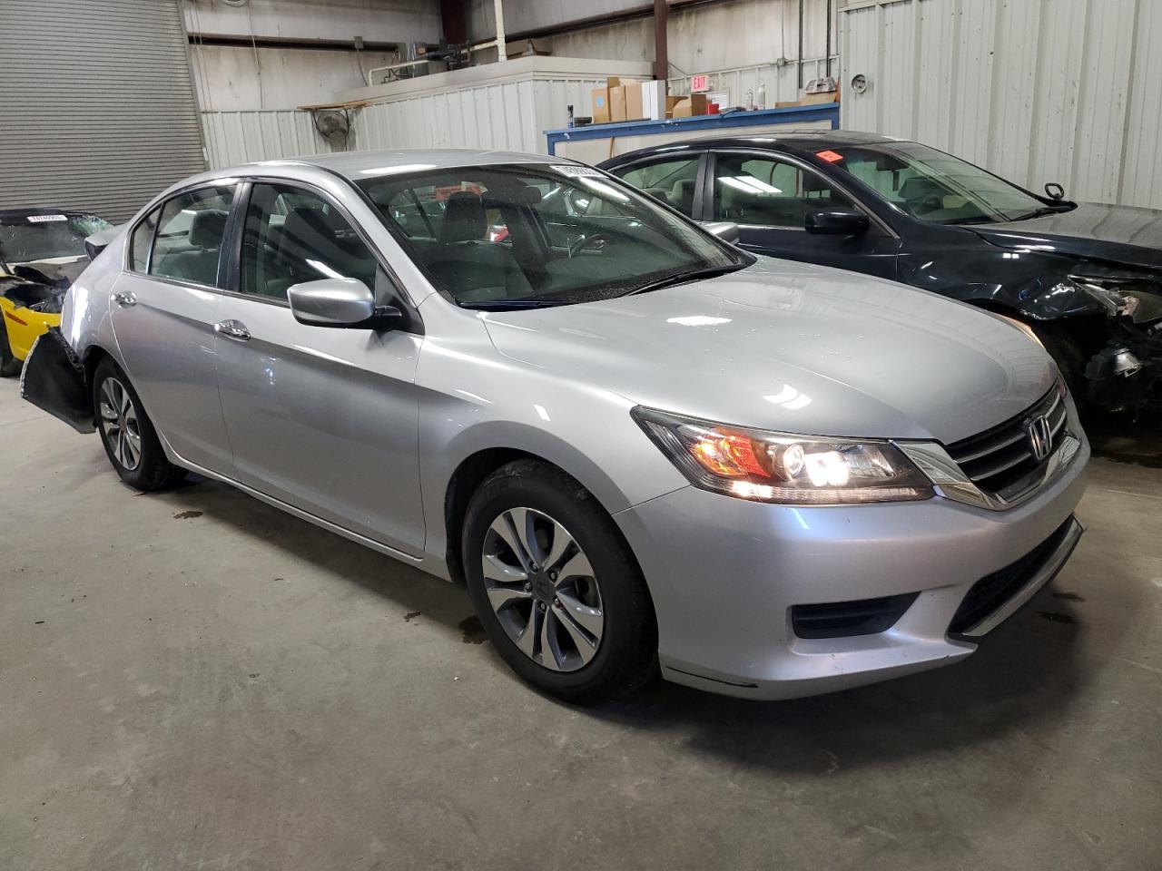 Photo 3 VIN: 1HGCR2F30FA017403 - HONDA ACCORD 