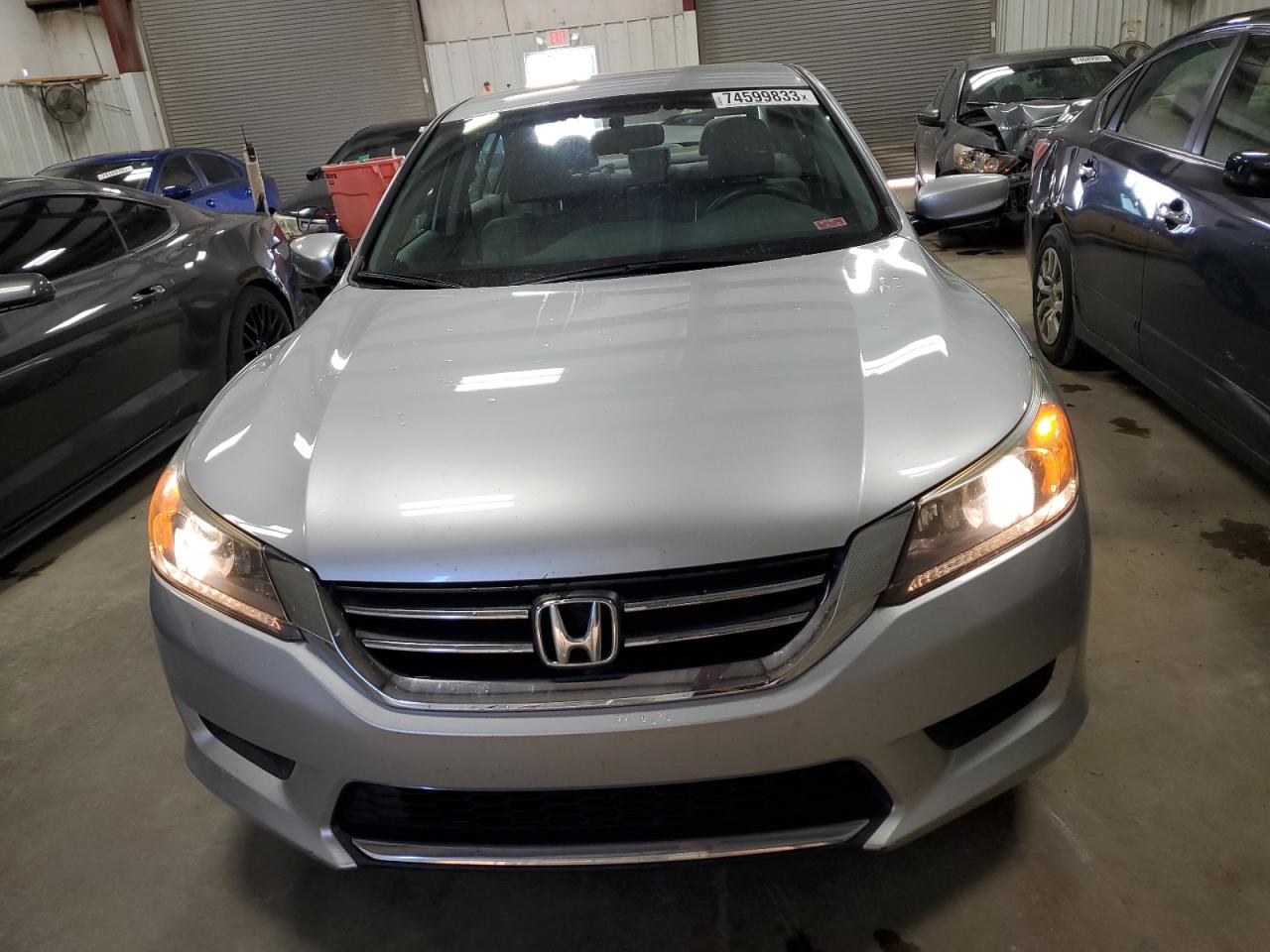 Photo 4 VIN: 1HGCR2F30FA017403 - HONDA ACCORD 