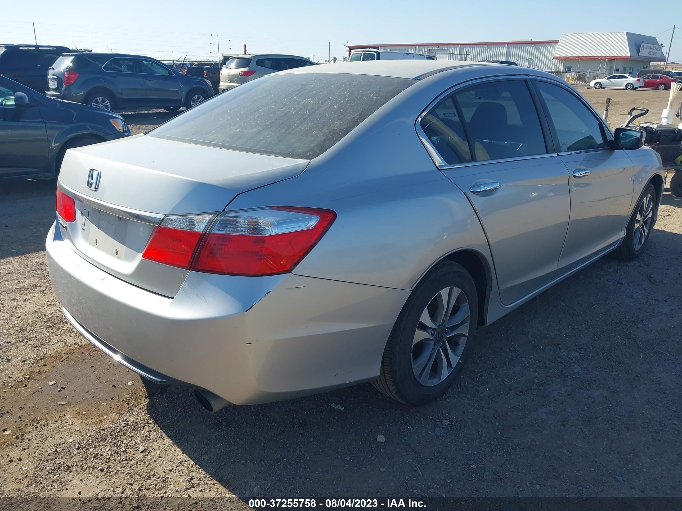 Photo 3 VIN: 1HGCR2F30FA064933 - HONDA ACCORD 