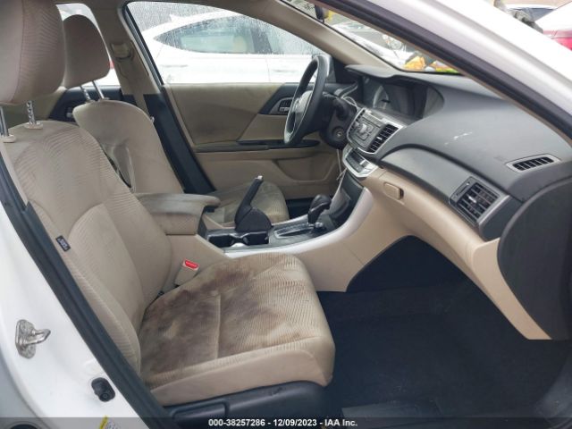 Photo 4 VIN: 1HGCR2F30FA085023 - HONDA ACCORD LX 