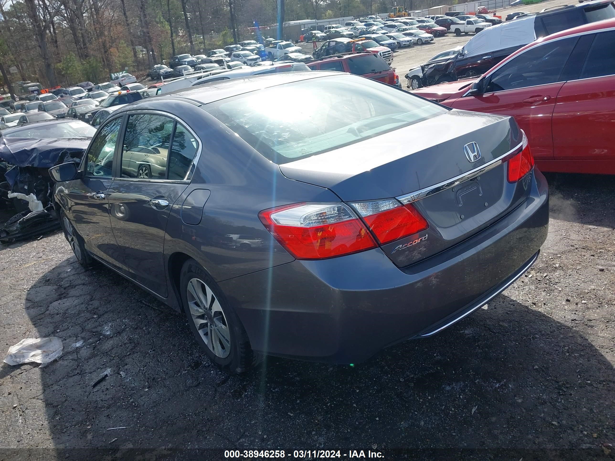 Photo 2 VIN: 1HGCR2F30FA207721 - HONDA ACCORD 