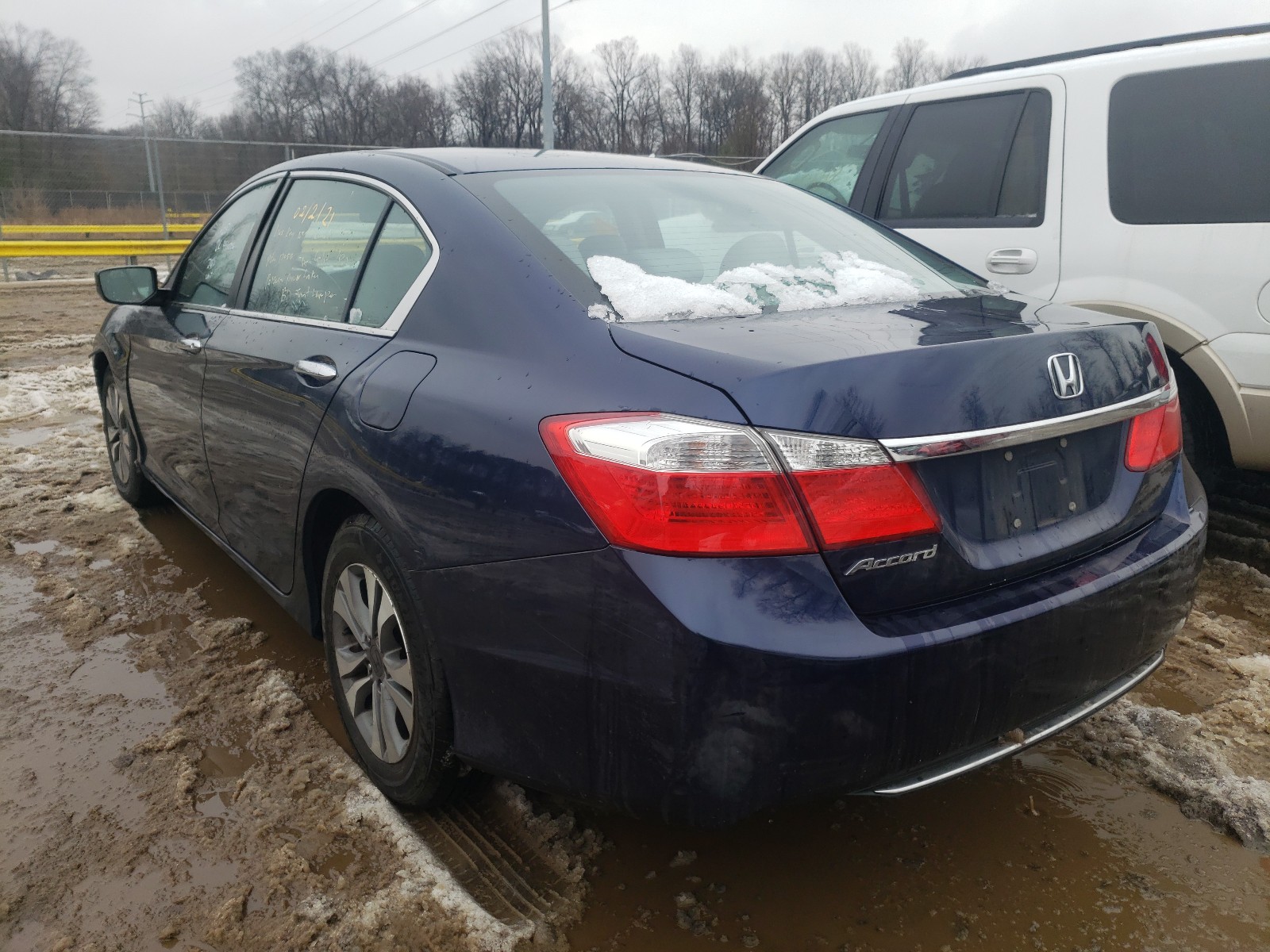 Photo 2 VIN: 1HGCR2F30FA251461 - HONDA ACCORD LX 