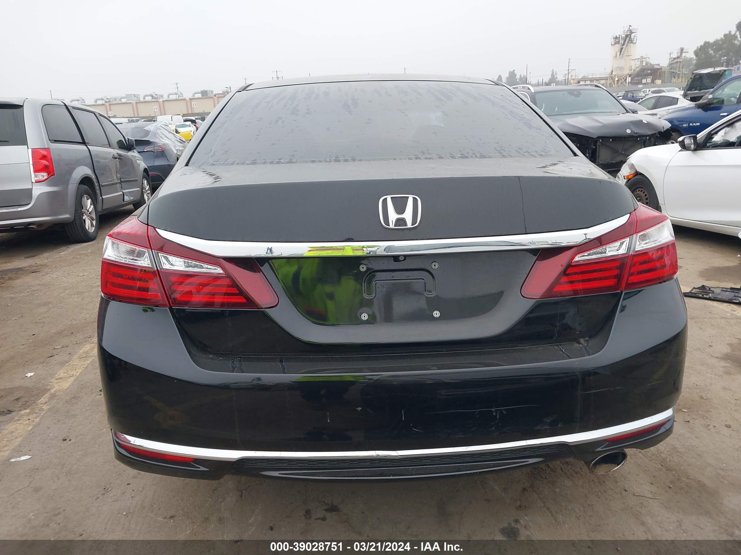 Photo 15 VIN: 1HGCR2F30HA094632 - HONDA ACCORD 