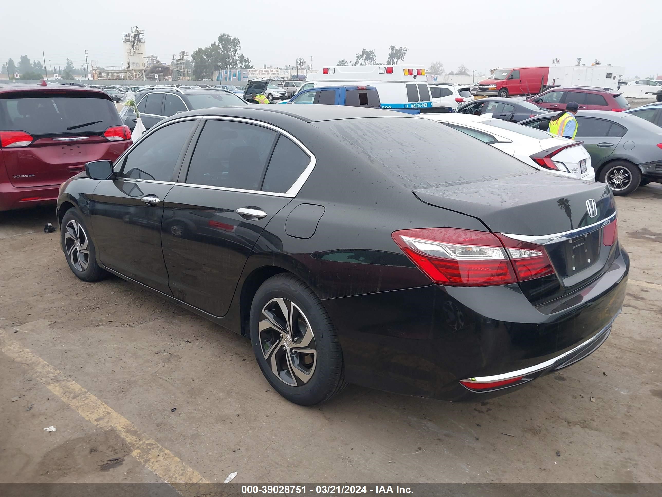 Photo 2 VIN: 1HGCR2F30HA094632 - HONDA ACCORD 