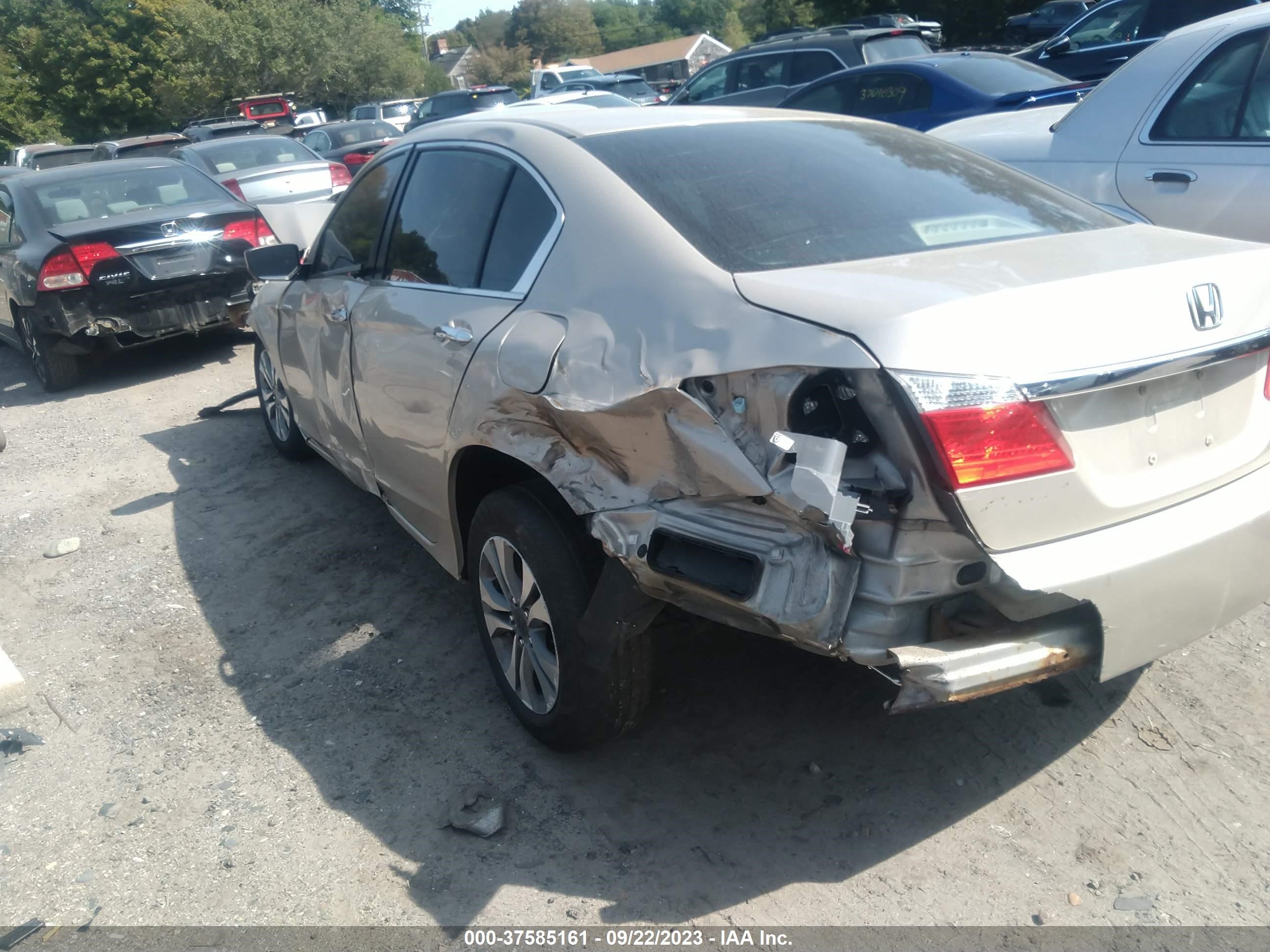 Photo 2 VIN: 1HGCR2F31EA005890 - HONDA ACCORD 