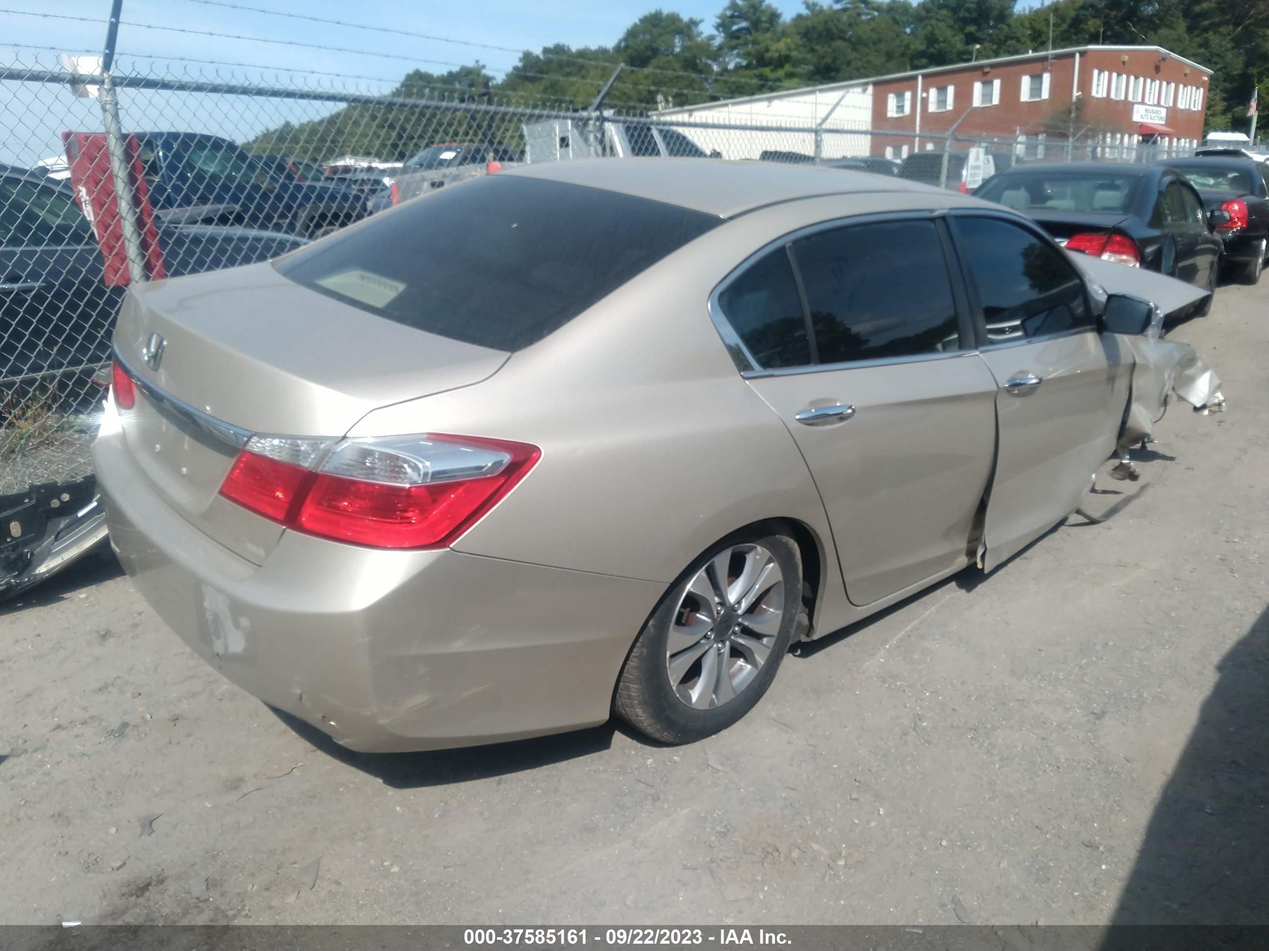 Photo 3 VIN: 1HGCR2F31EA005890 - HONDA ACCORD 