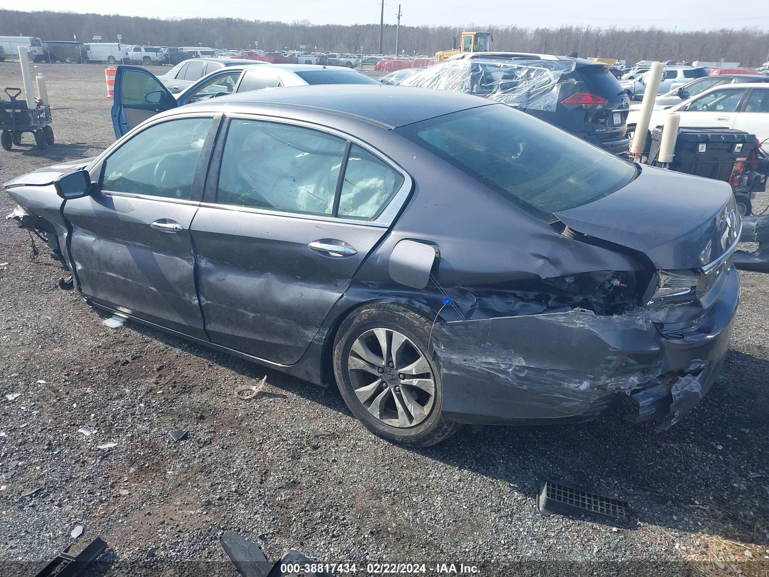 Photo 2 VIN: 1HGCR2F31EA023631 - HONDA ACCORD 