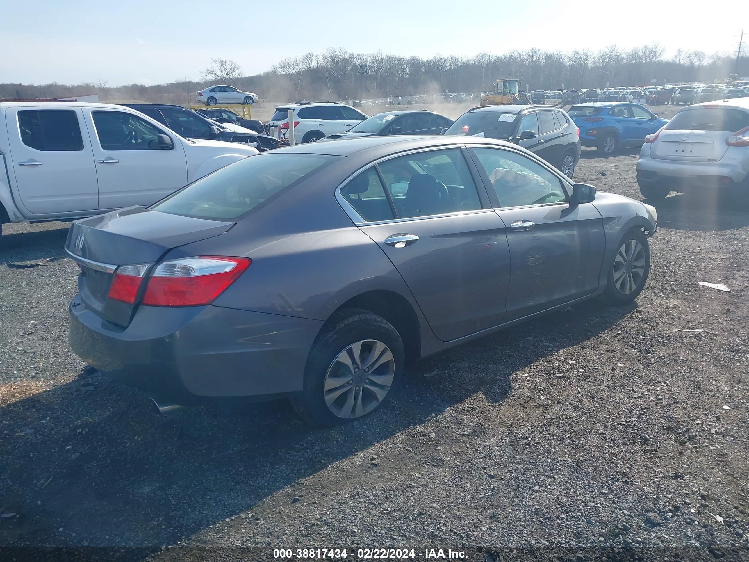 Photo 3 VIN: 1HGCR2F31EA023631 - HONDA ACCORD 