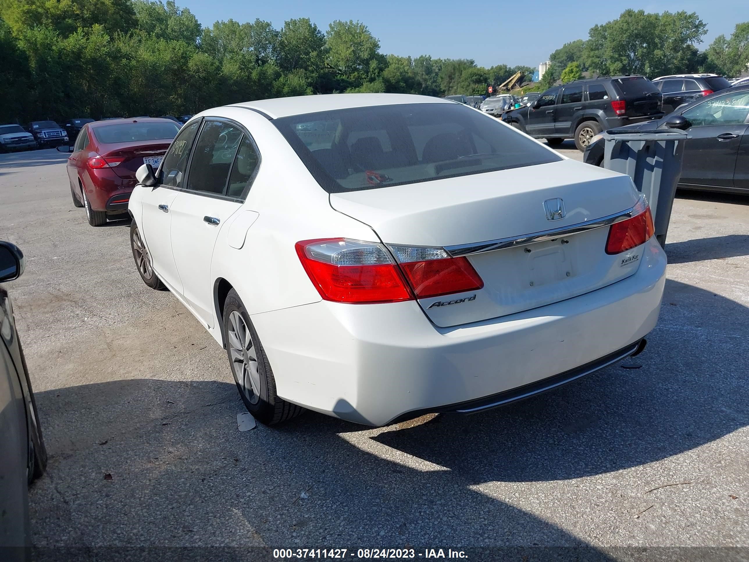 Photo 2 VIN: 1HGCR2F31EA132087 - HONDA ACCORD 