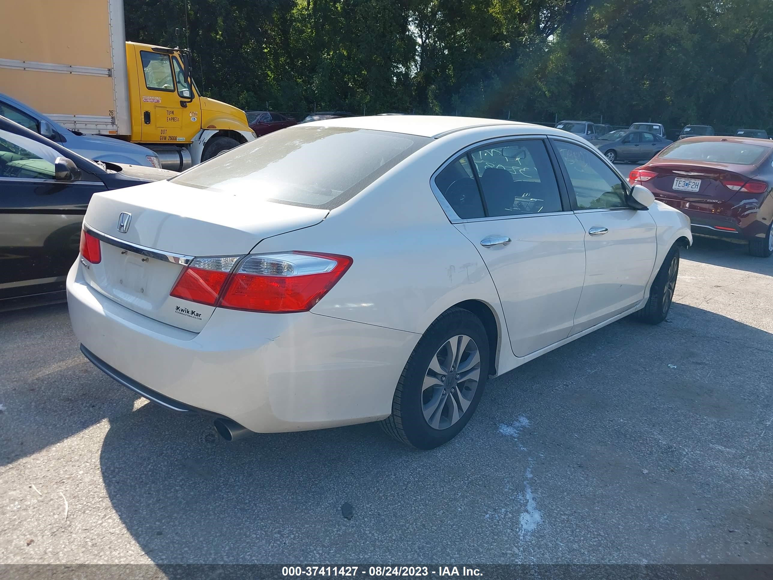 Photo 3 VIN: 1HGCR2F31EA132087 - HONDA ACCORD 