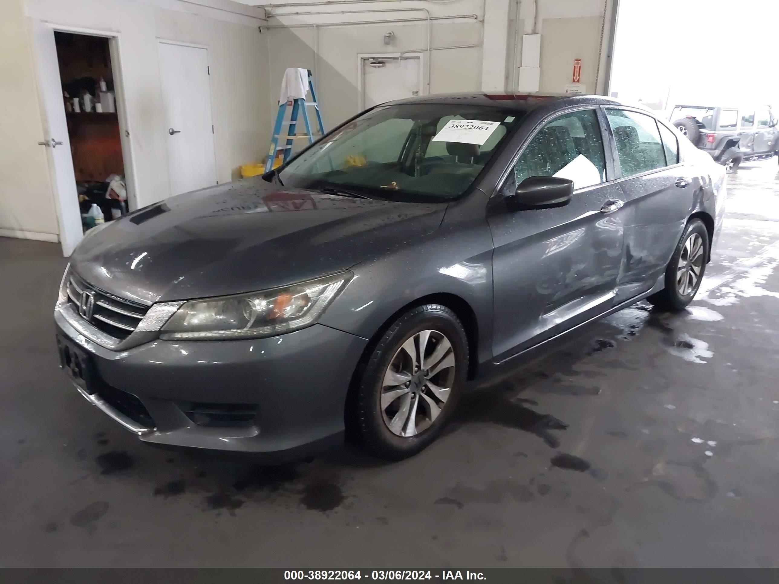 Photo 1 VIN: 1HGCR2F31FA132236 - HONDA ACCORD 