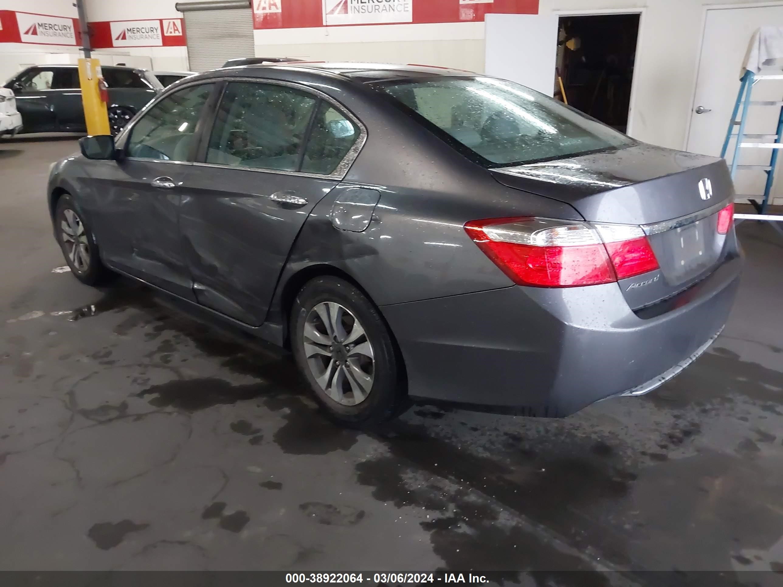 Photo 2 VIN: 1HGCR2F31FA132236 - HONDA ACCORD 