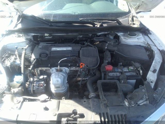 Photo 9 VIN: 1HGCR2F31GA031389 - HONDA ACCORD SEDAN 