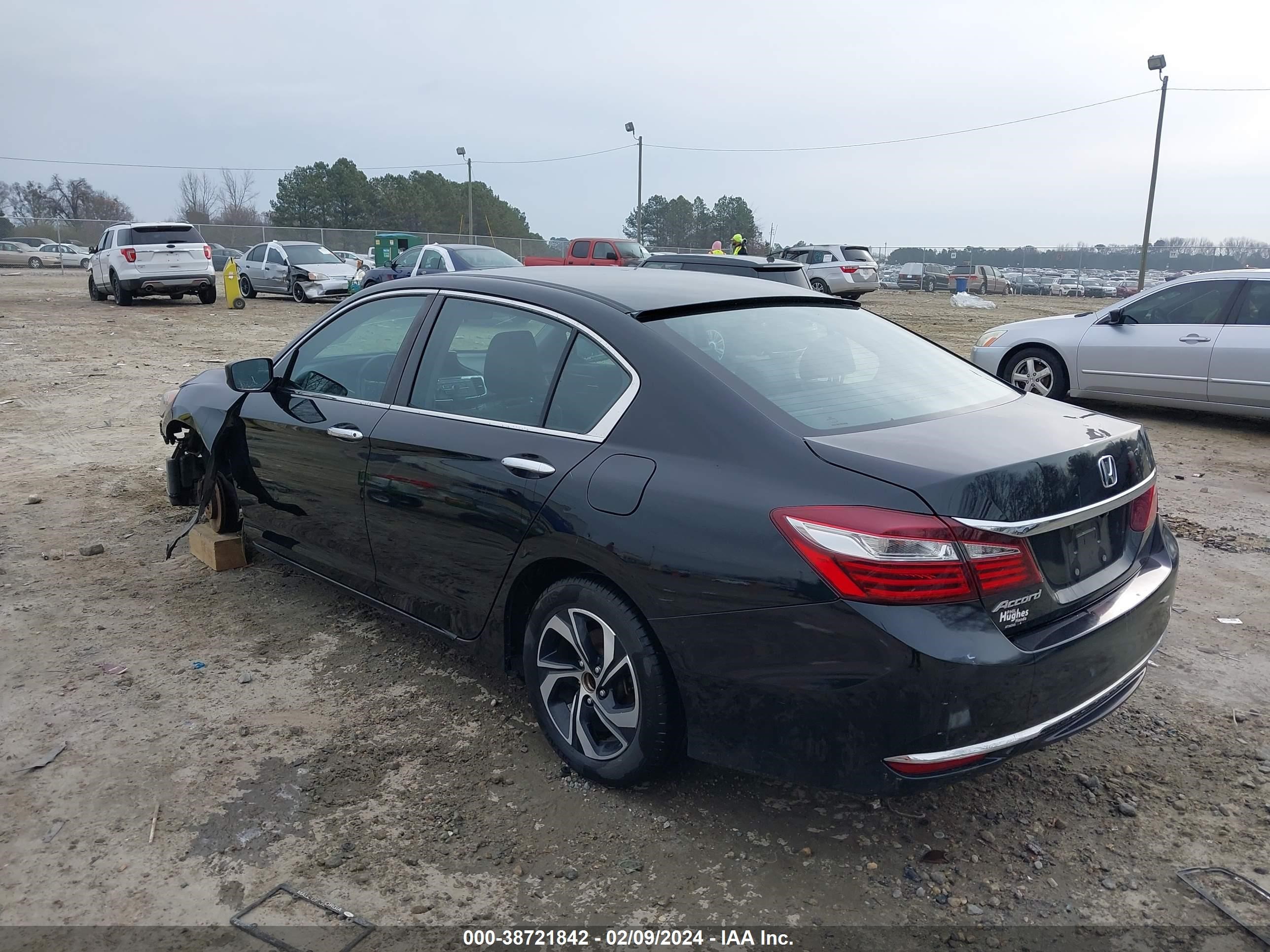 Photo 2 VIN: 1HGCR2F31GA042053 - HONDA ACCORD 