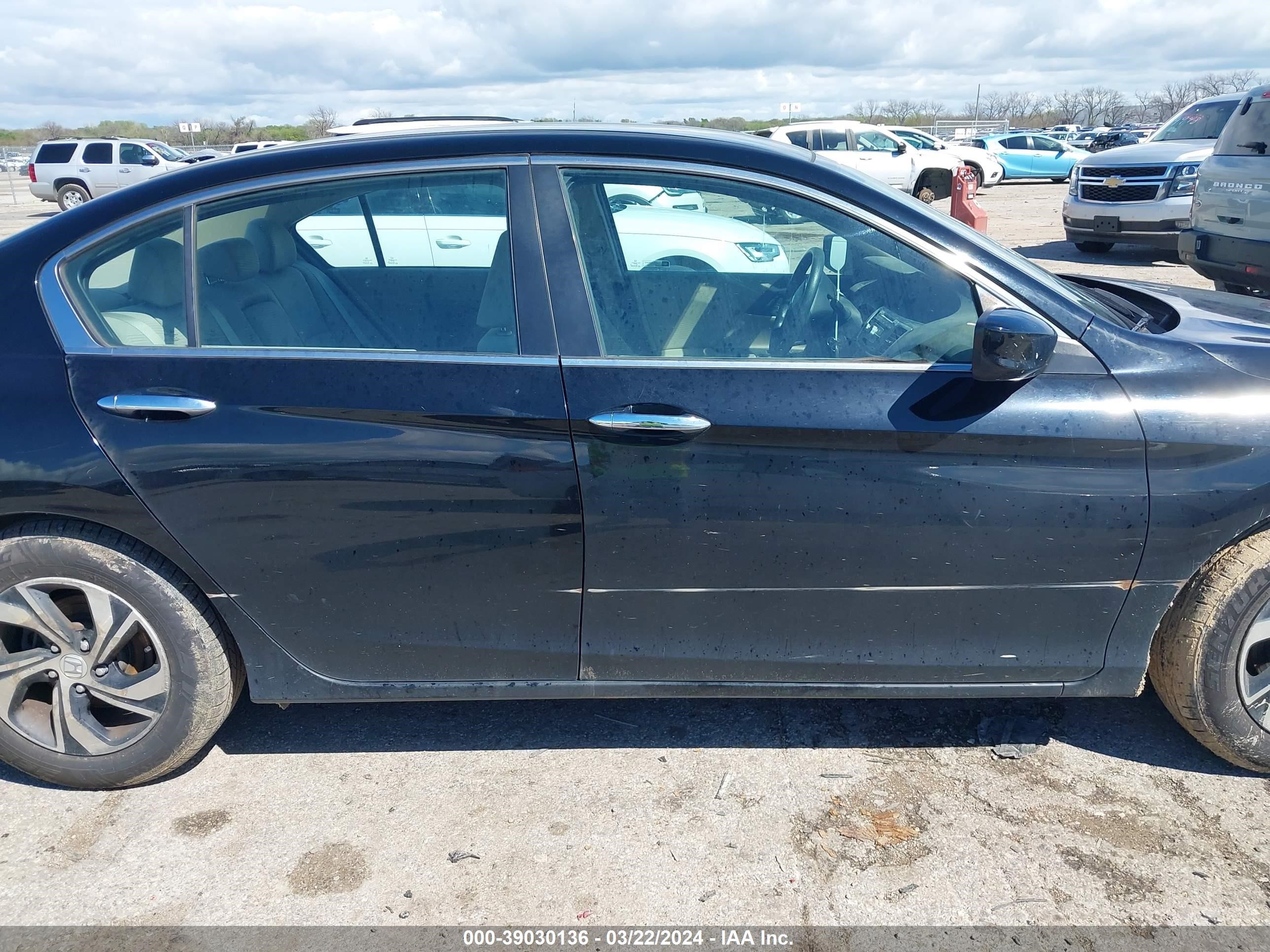 Photo 12 VIN: 1HGCR2F31HA185795 - HONDA ACCORD 