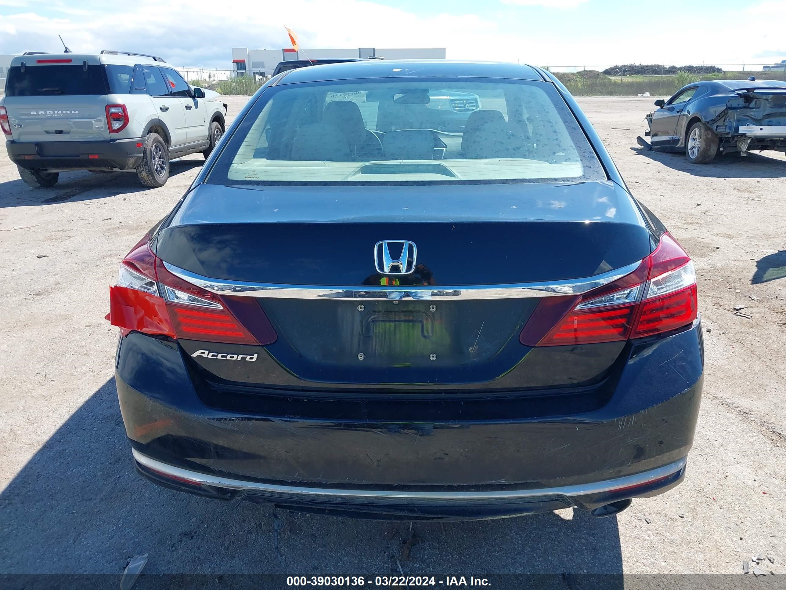 Photo 15 VIN: 1HGCR2F31HA185795 - HONDA ACCORD 